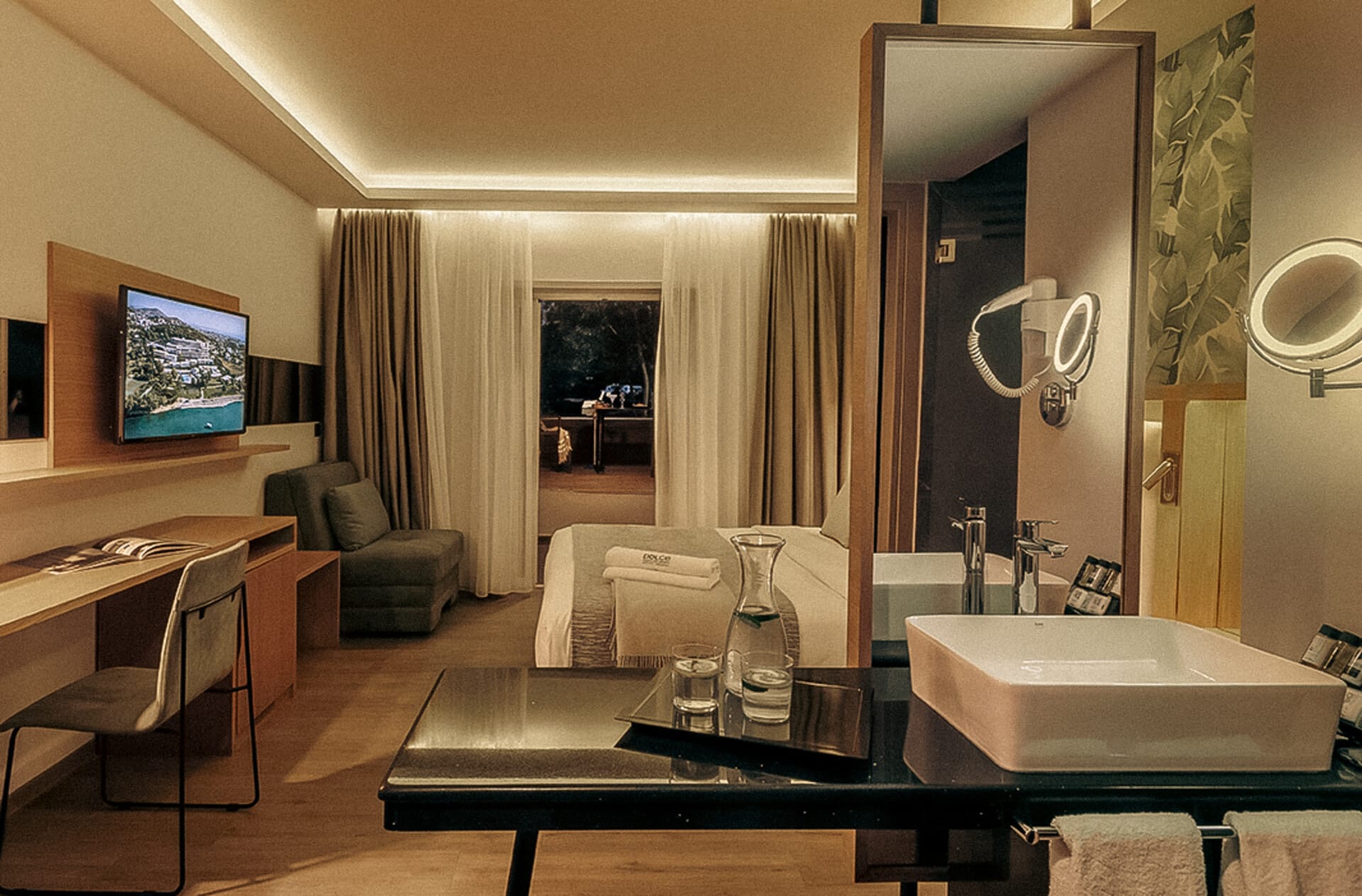 dolce-athens_executve-bungalow-sea-front-with-private-pool-5