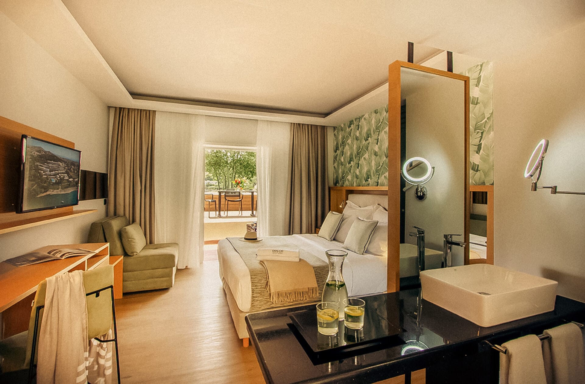 dolce-athens_executve-bungalow-sea-front-with-private-pool-6