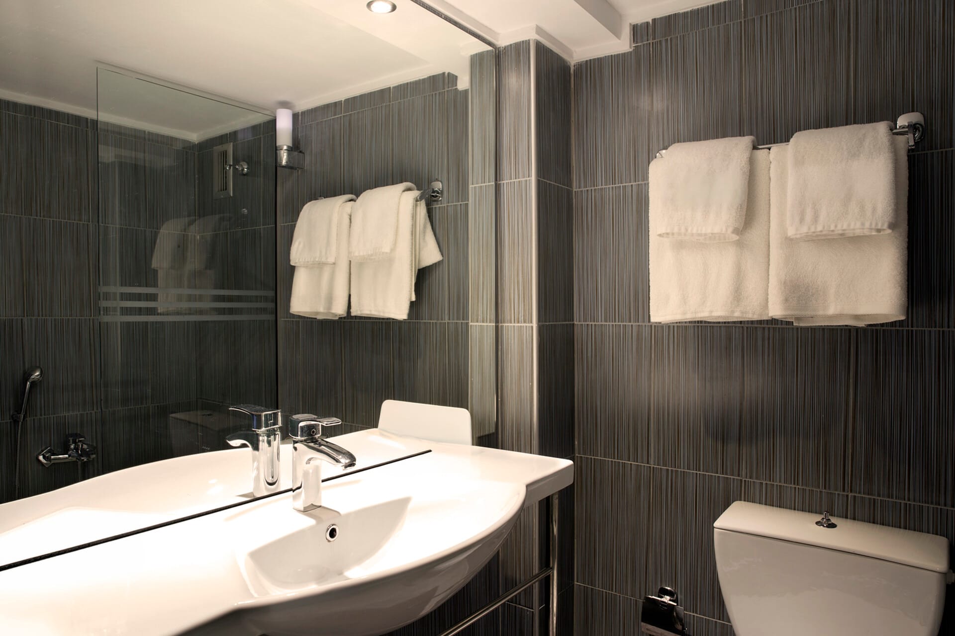 dolce-athens_premium-room-mountain-view-5