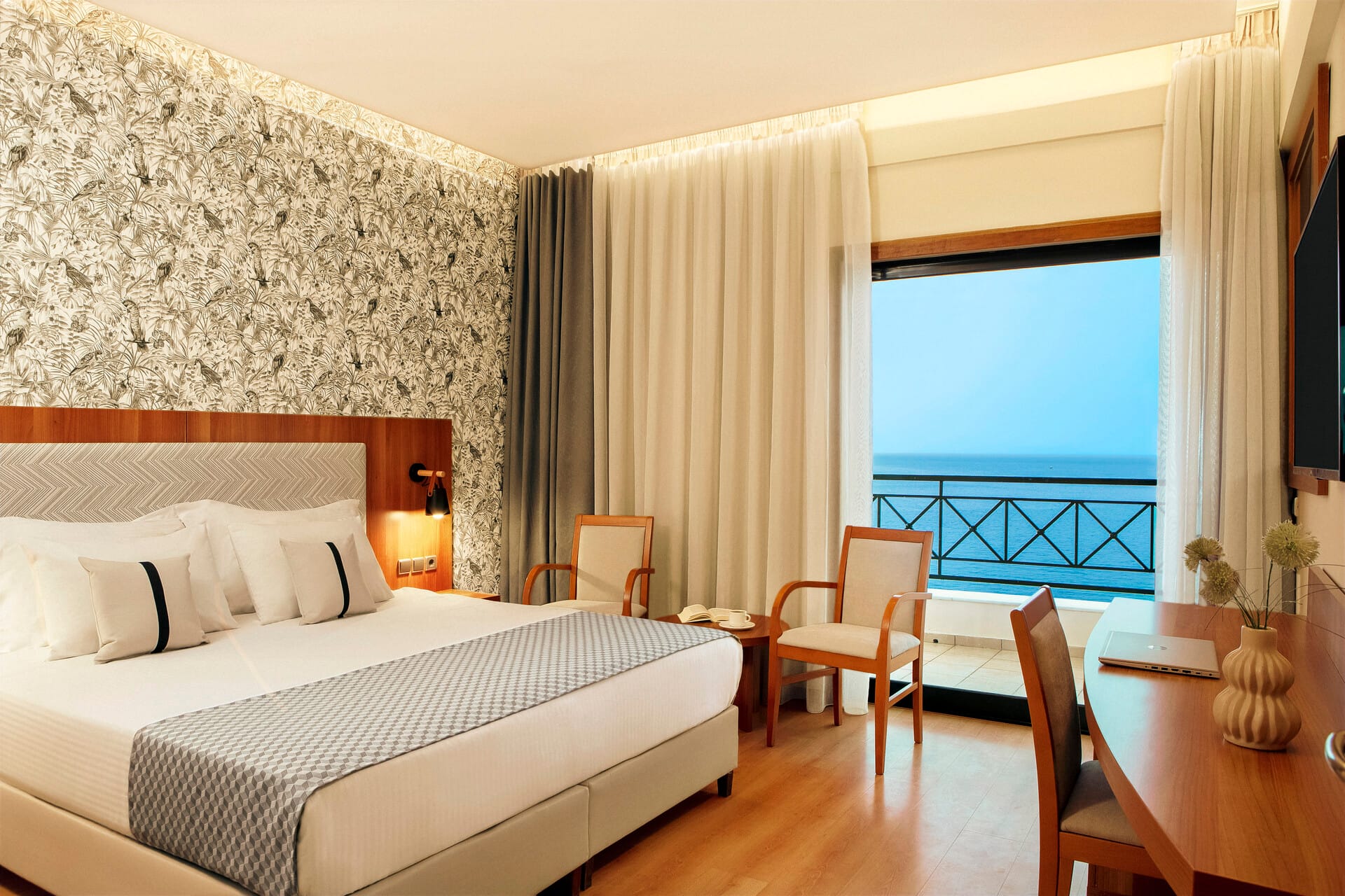 ramada_premium-2-bedroom-side-sea-view-room-5
