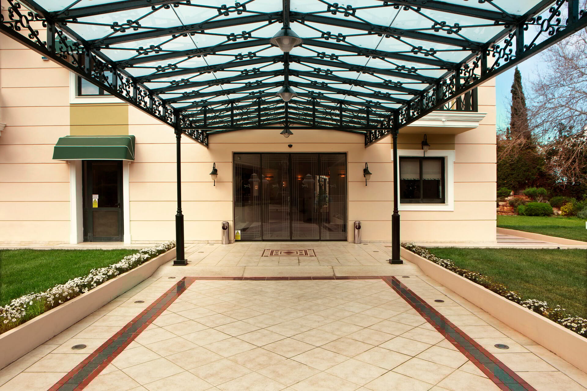 ramada_exterior-3