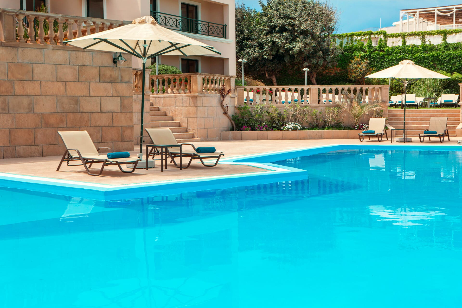 ramada_pool-1