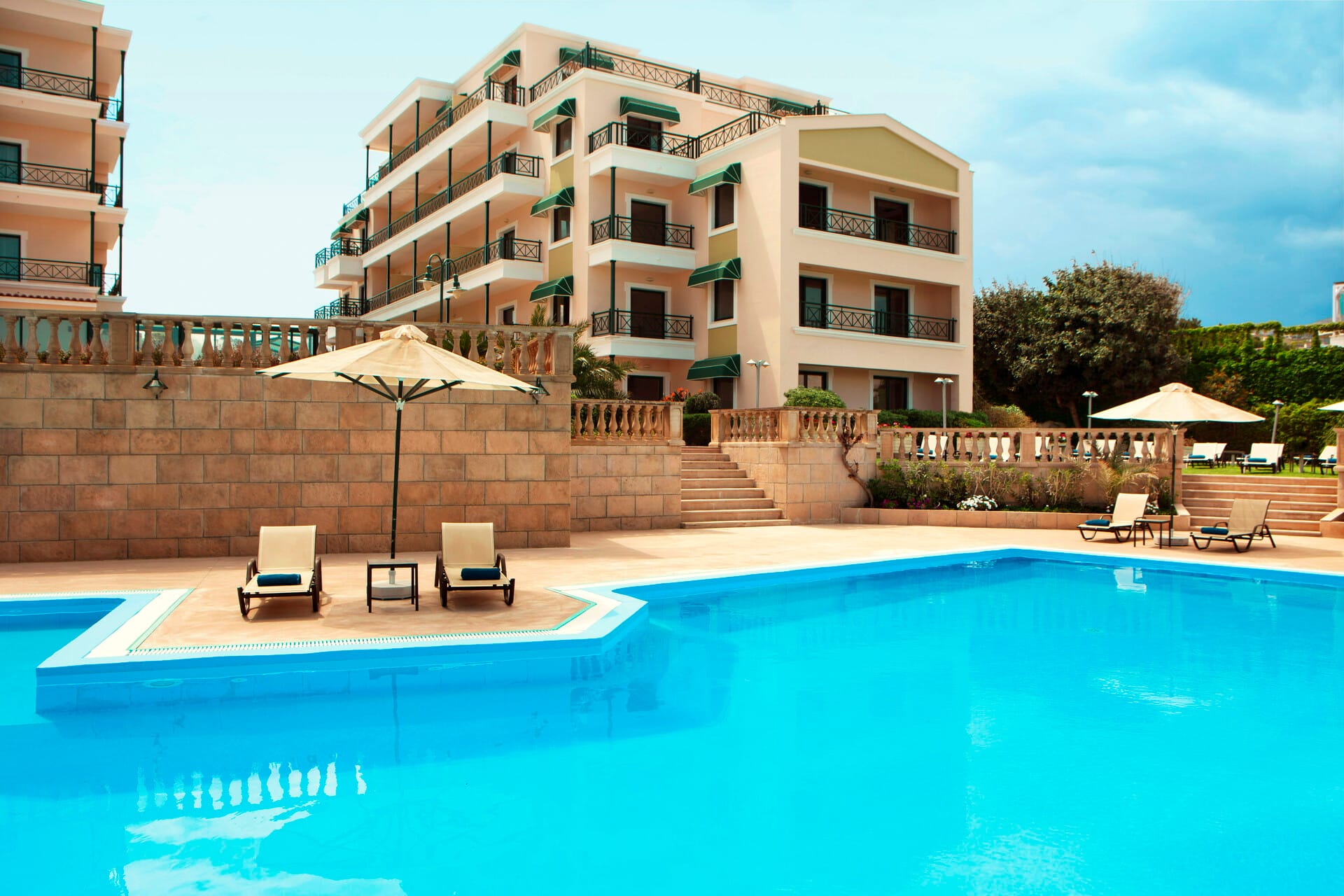 ramada_pool-2