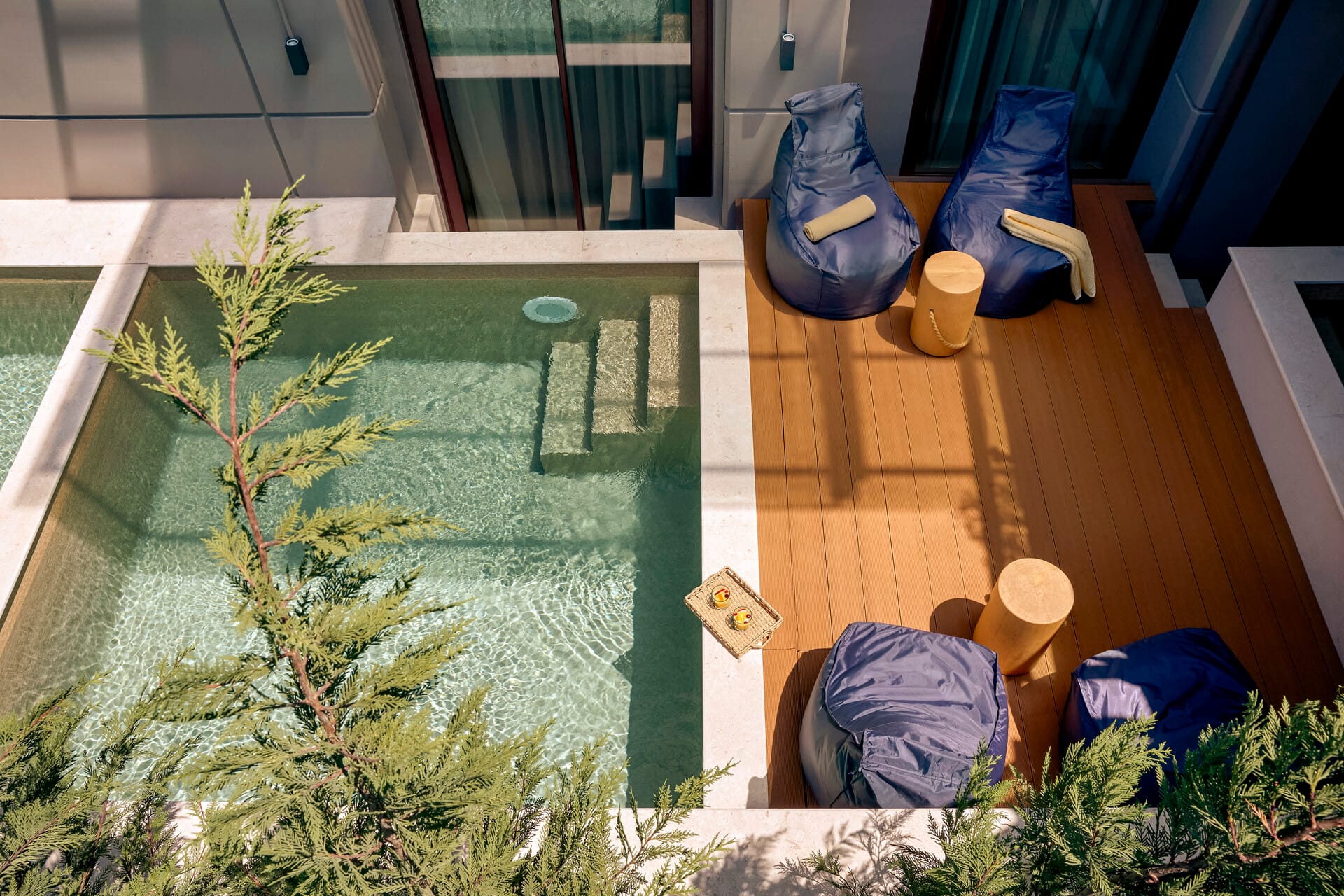 lazart_executive-suite-private-pool-2