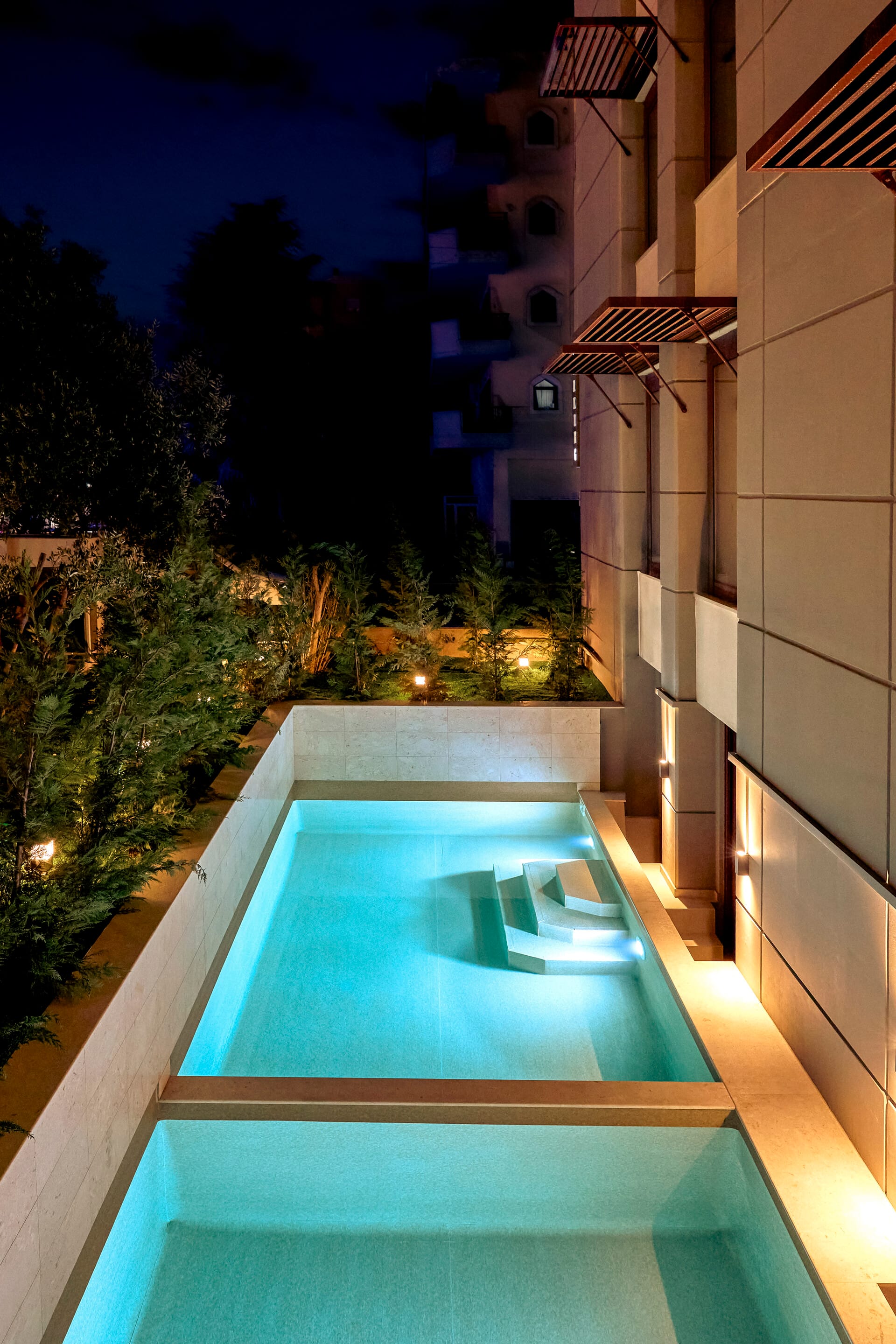 lazart_executive-suite-sharing-pool-2