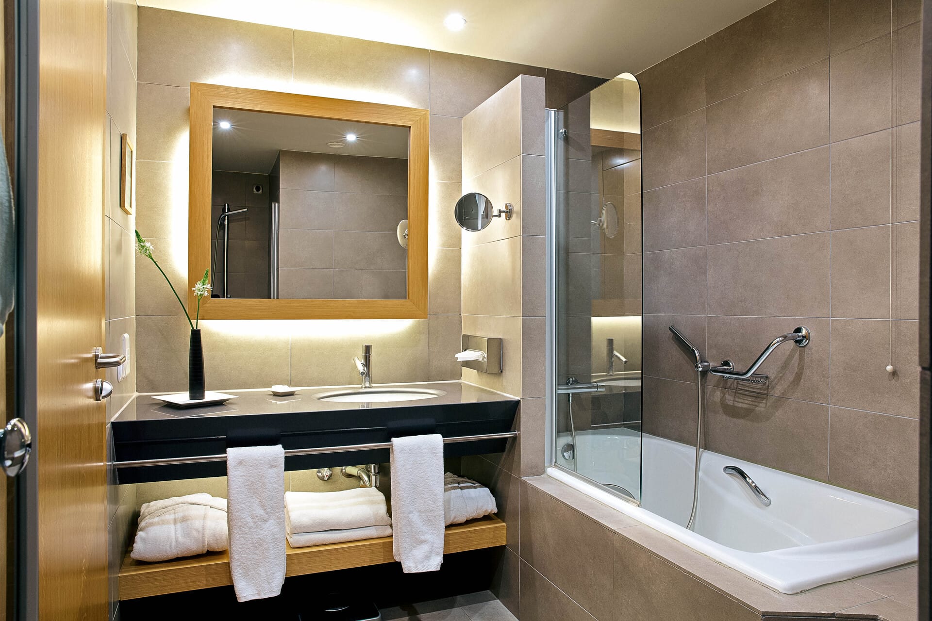 lazart-executive-or-family-suite-3