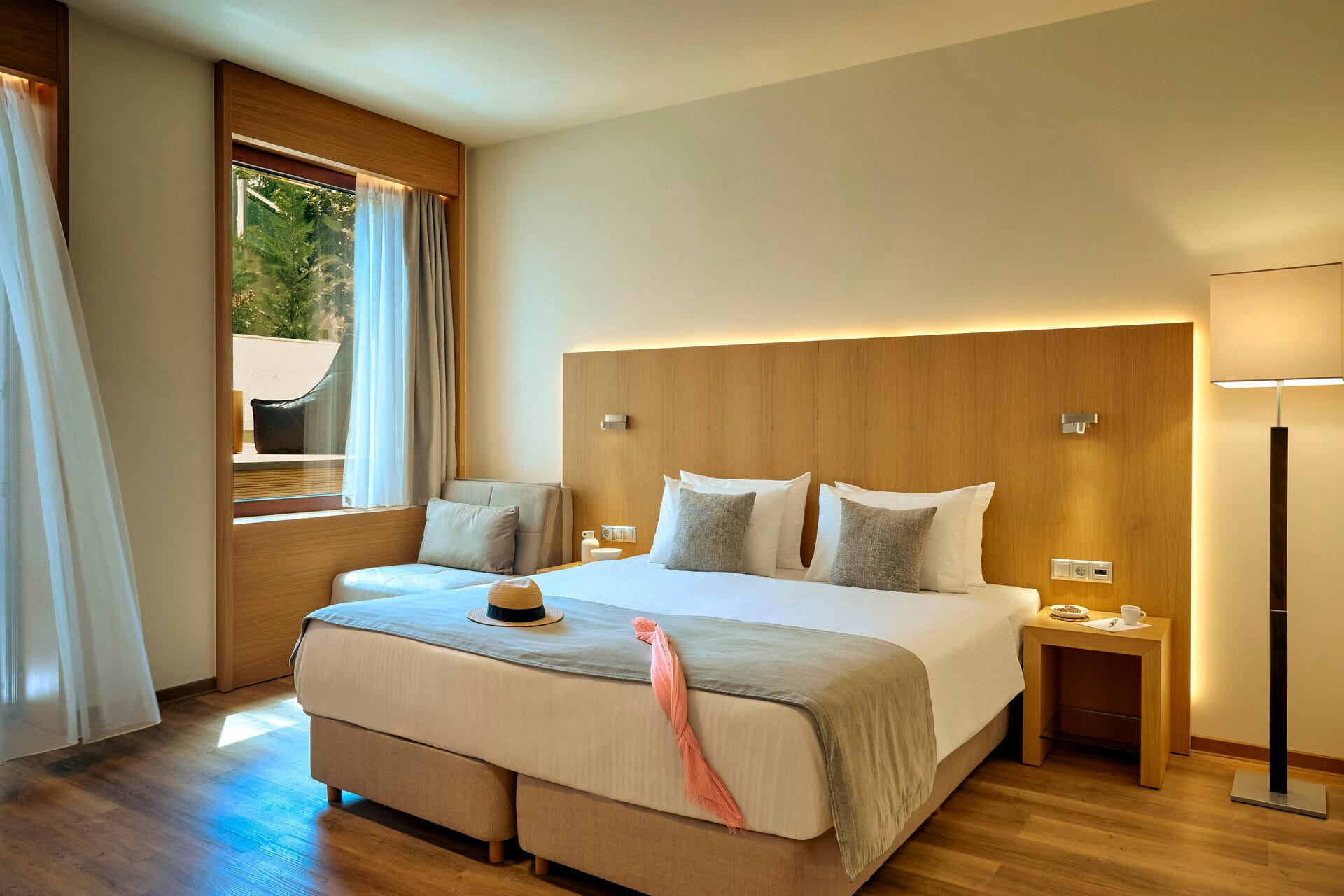 lazart_executive-suite-private-pool-13