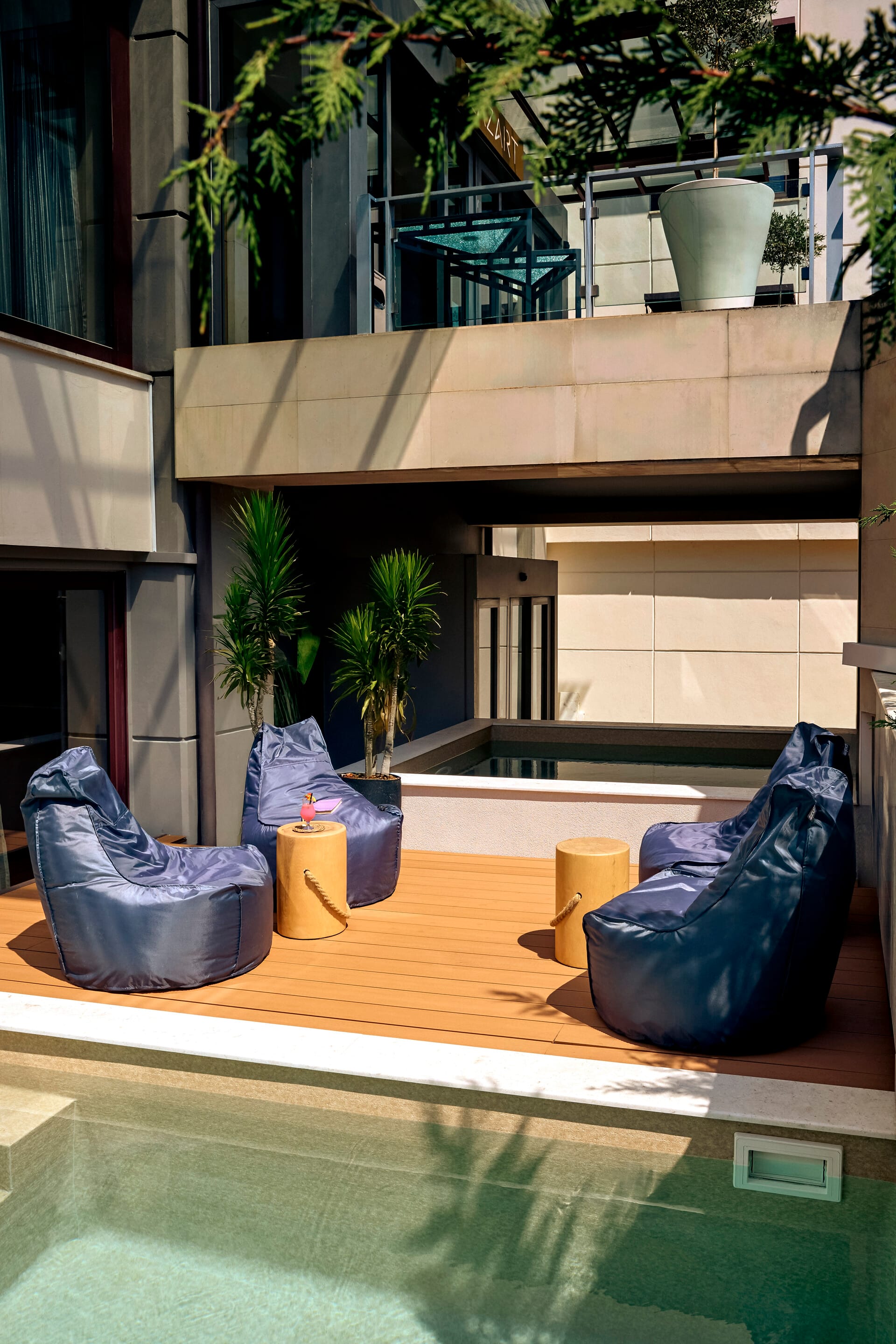 lazart_executive-suite-private-pool-14