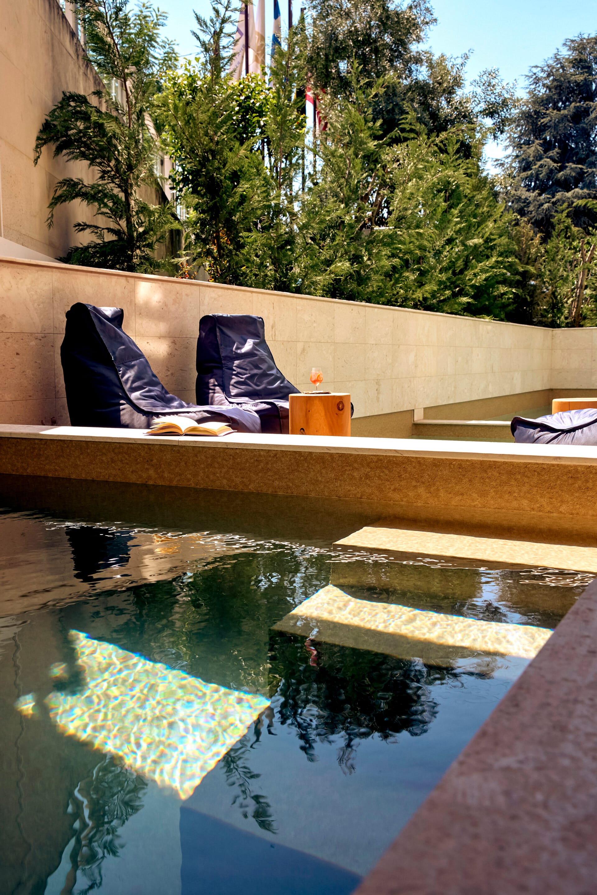 lazart_executive-suite-private-pool-15