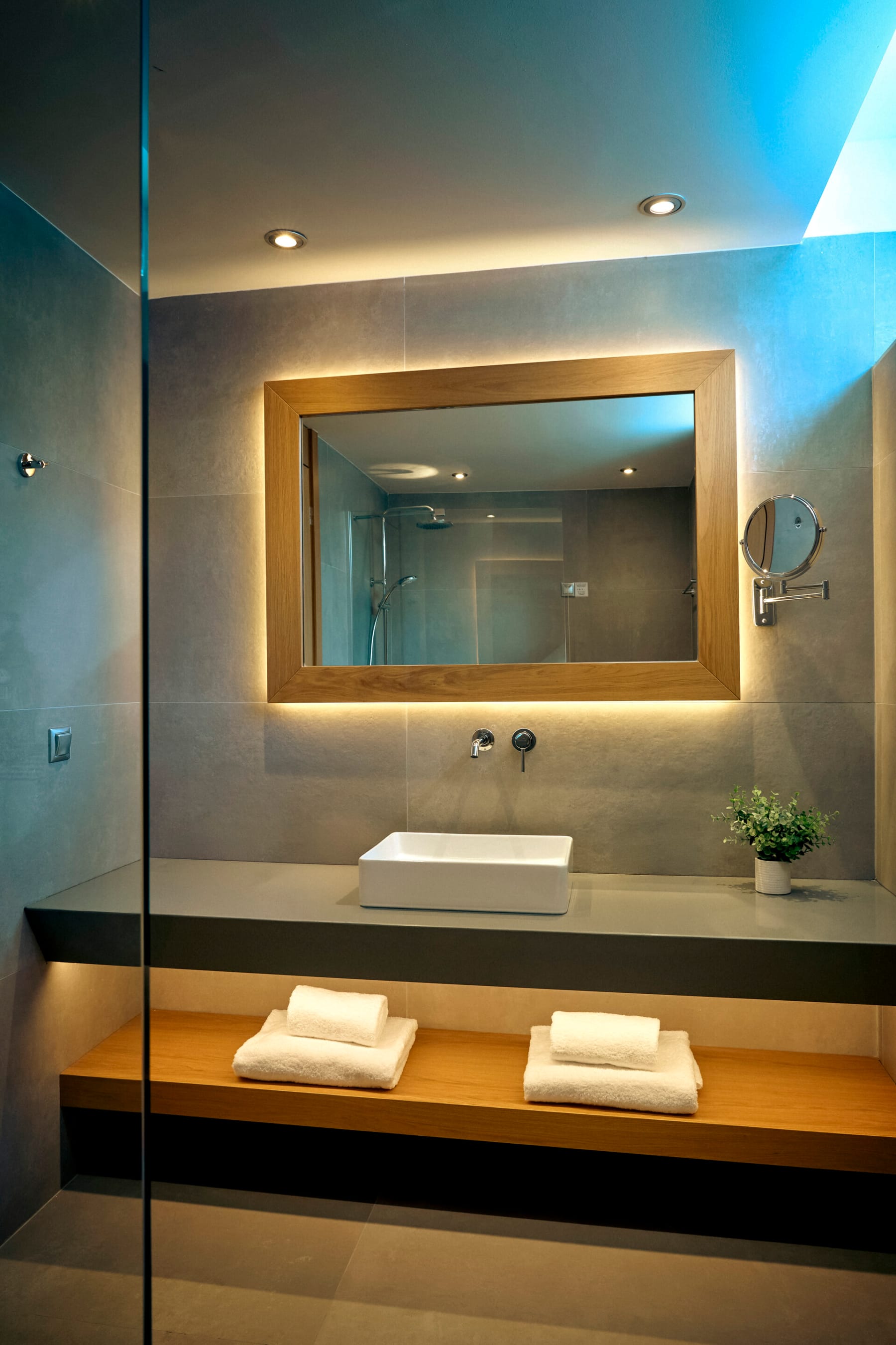 lazart_executive-suite-sharing-pool-16