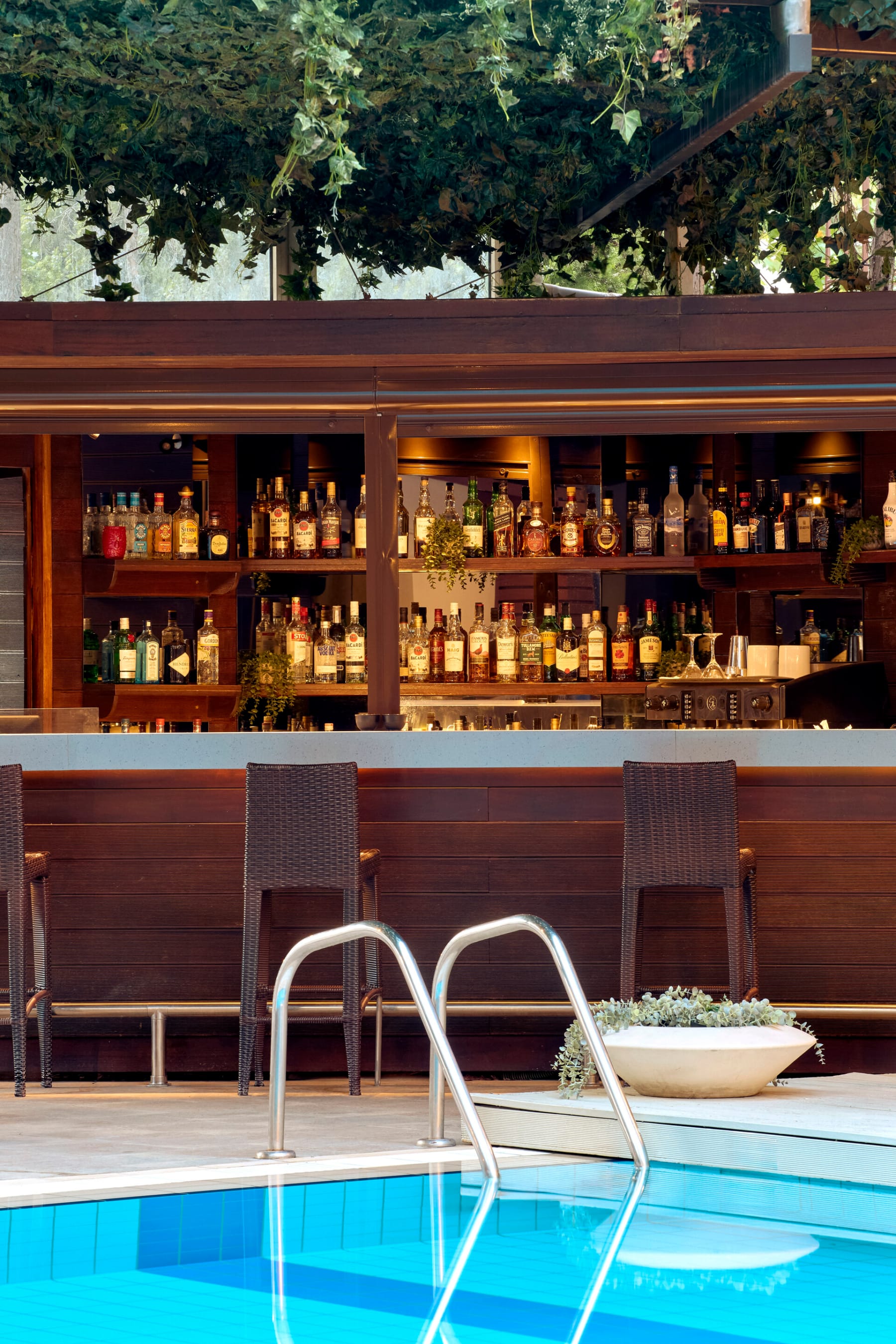 lazart_pool-pool-bar-16
