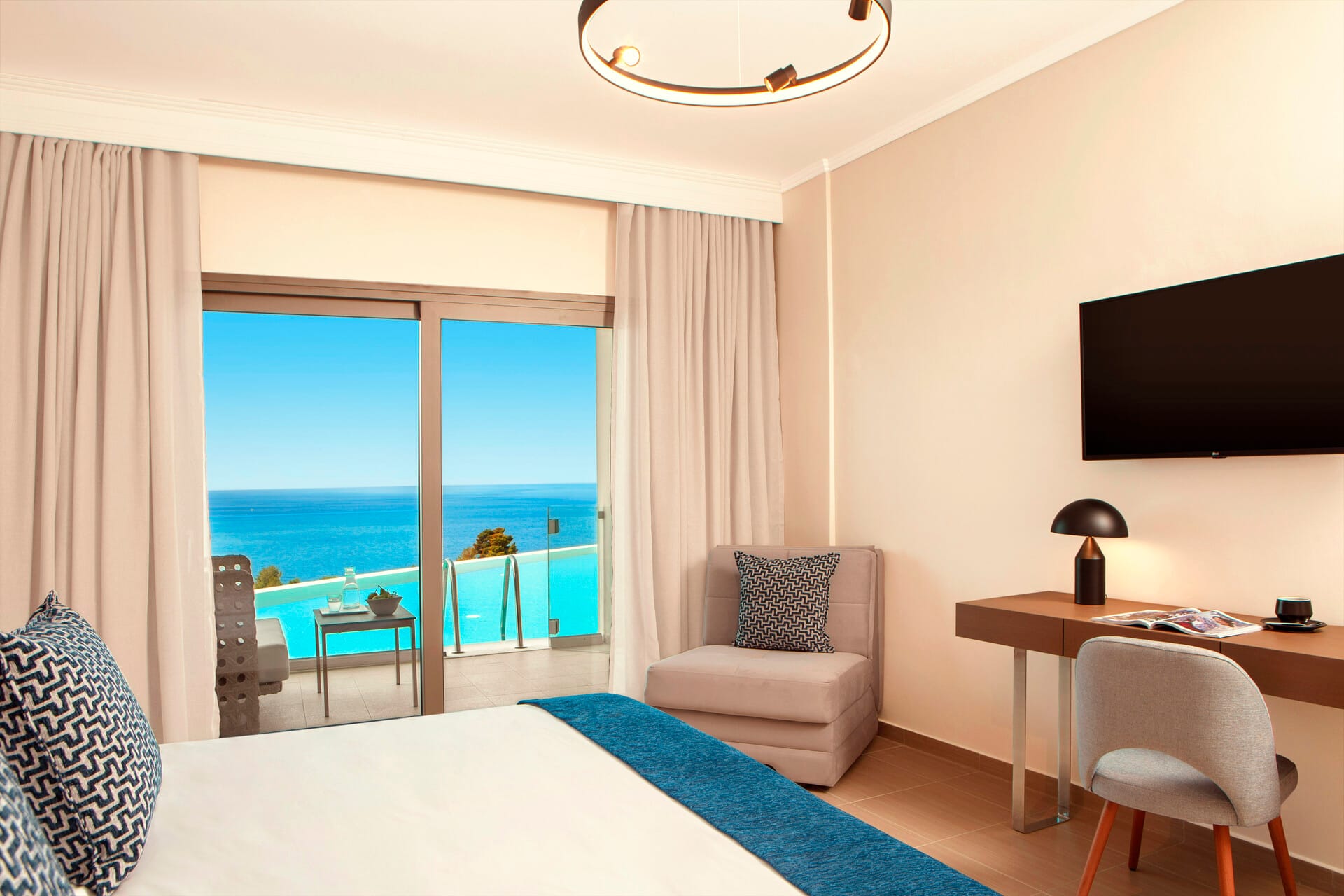 ajul_deluxe-double-room-with-sharing-pool-4