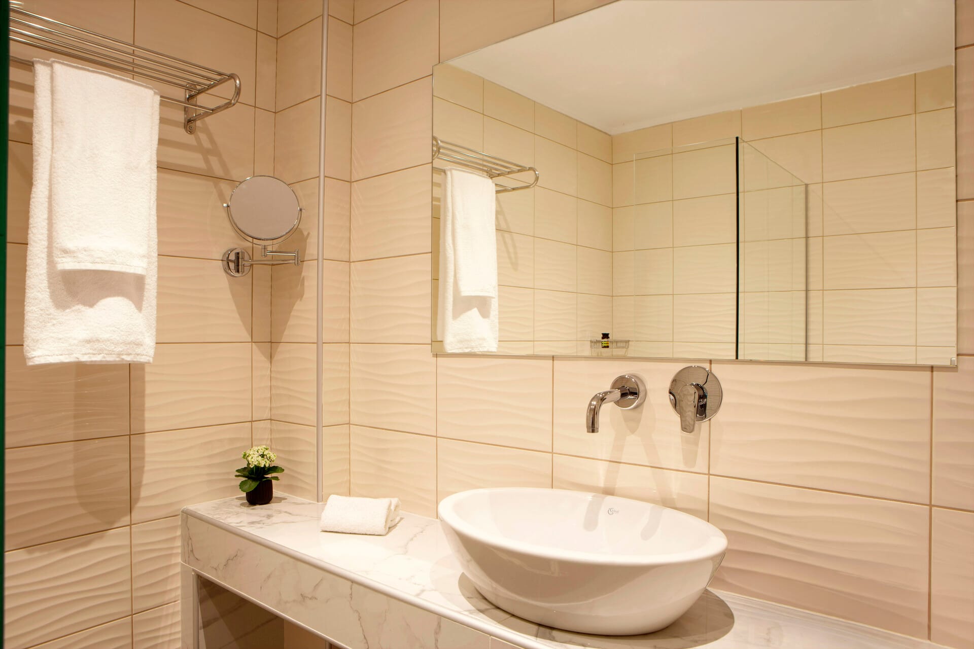 ajul_deluxe-double-room-with-sharing-pool-7