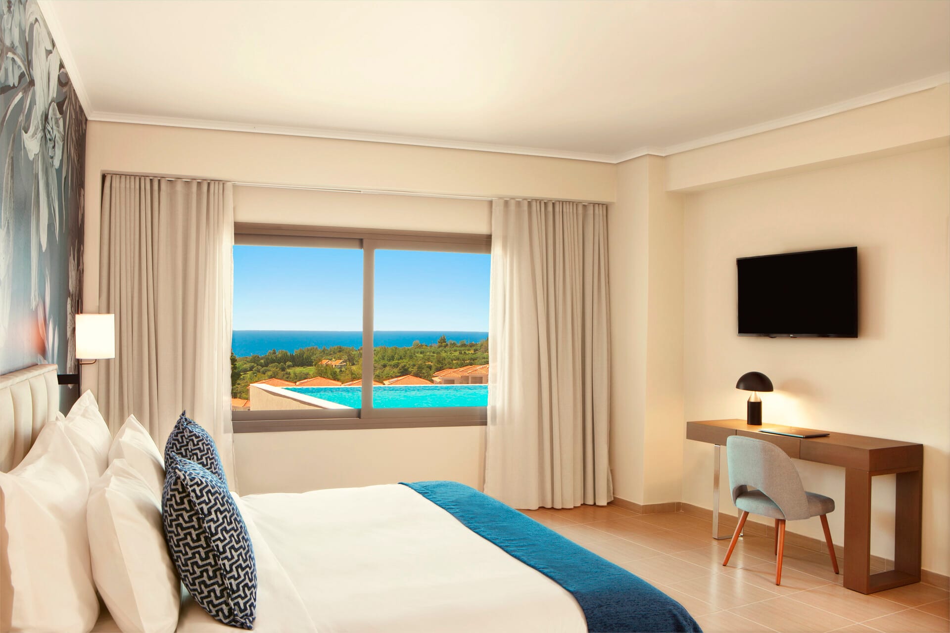 ajul_deluxe-family-room-sharing-pool-10