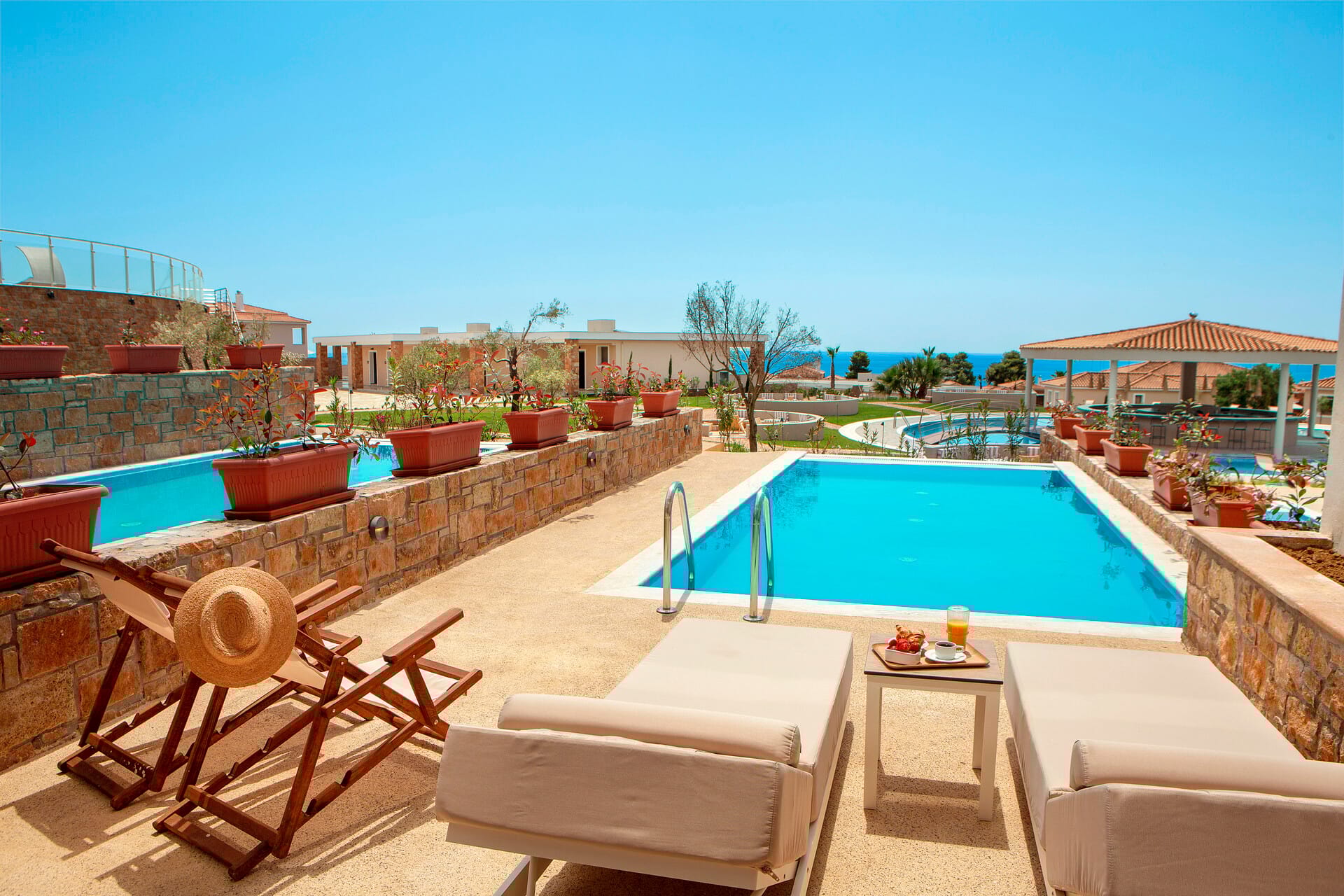 ajul_executive-bungalow-suites-sea-view-with-private-pool-2