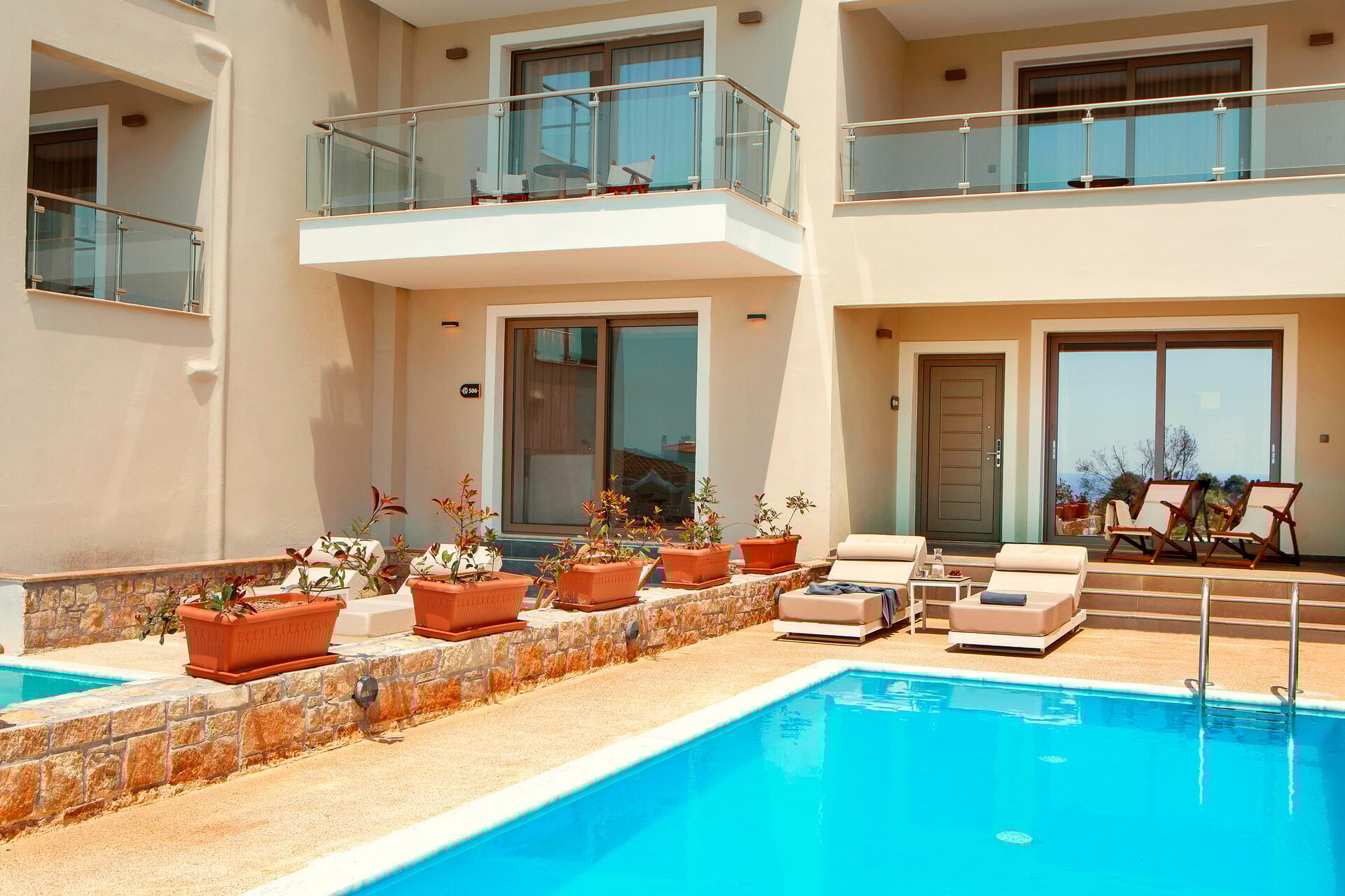 ajul_executive-bungalow-suites-sea-view-with-private-pool-3