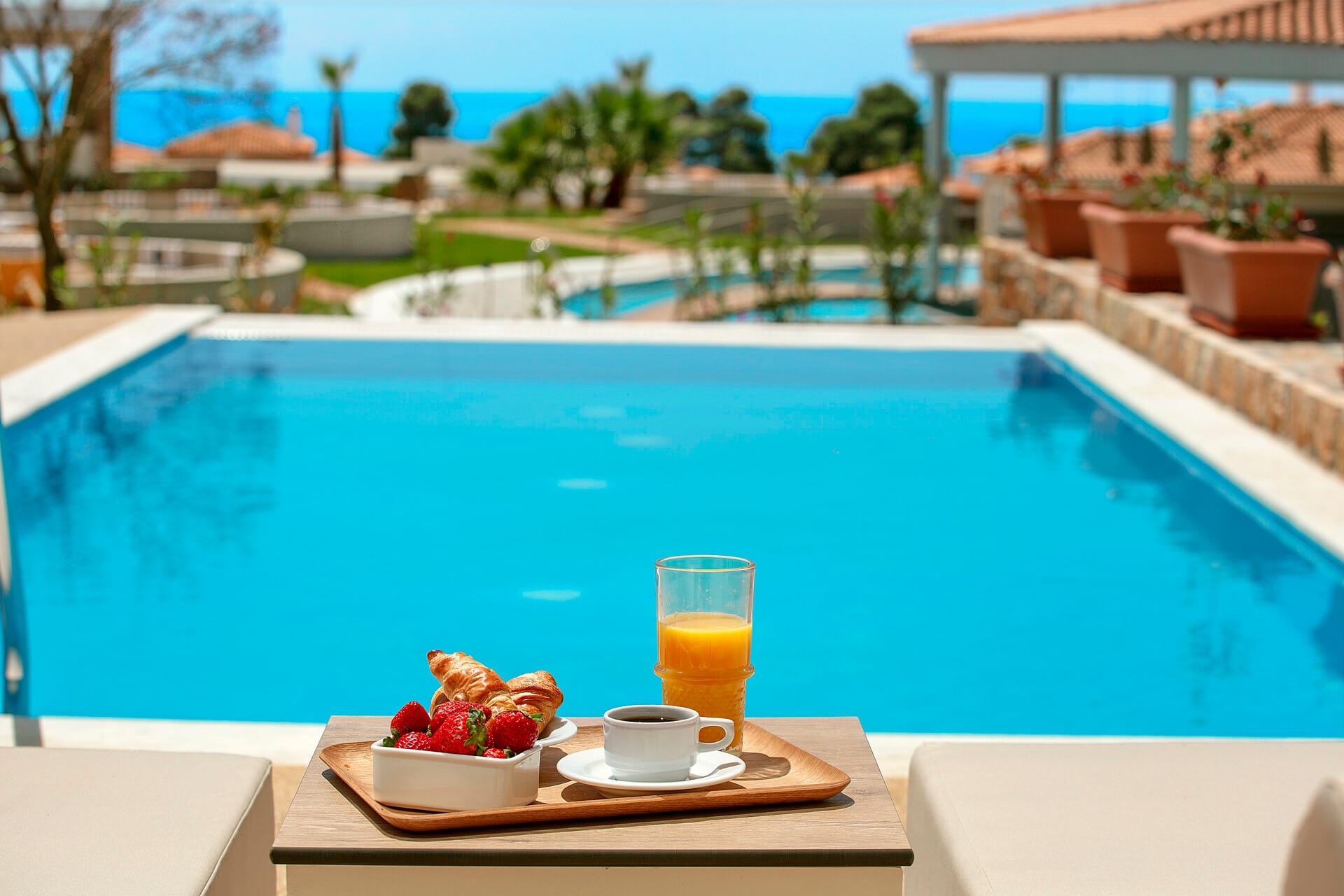 ajul_executive-bungalow-suites-sea-view-with-private-pool-8