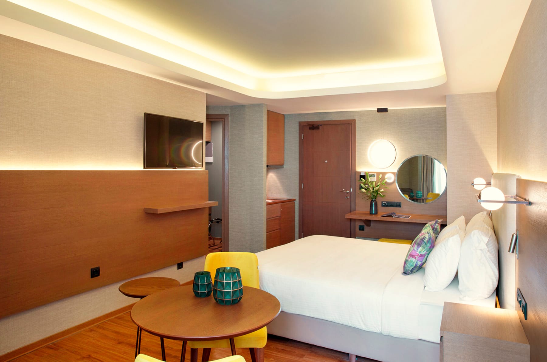 wyndham-athens-residence_junior-suite-atrium-view-3