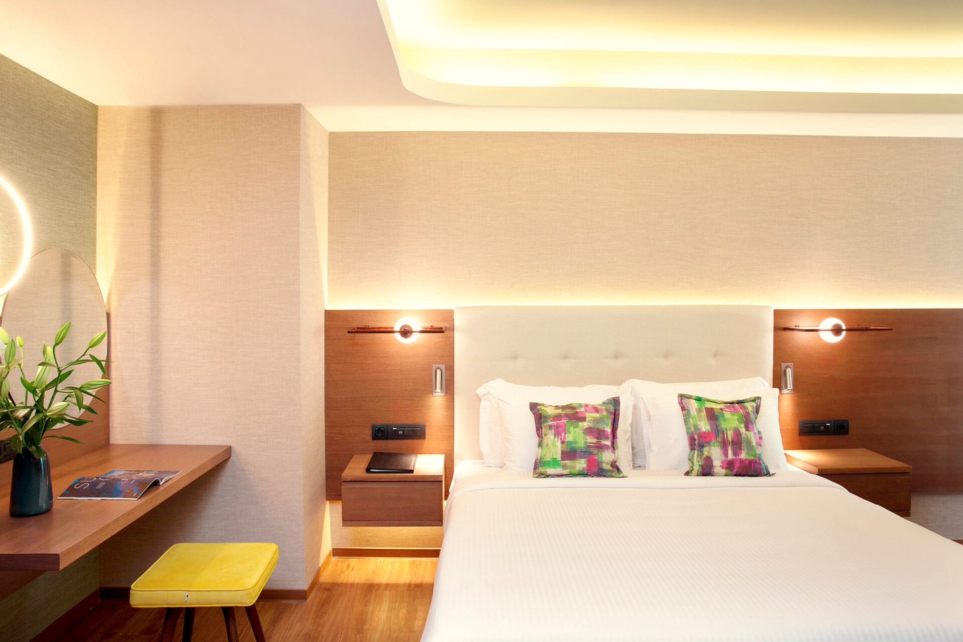 wyndham-athens-residence_junior-suite-atrium-view-5