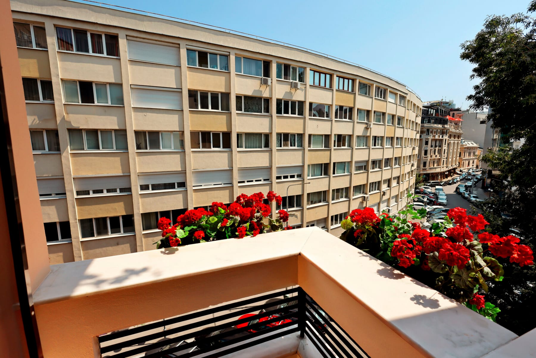 a building with many windows