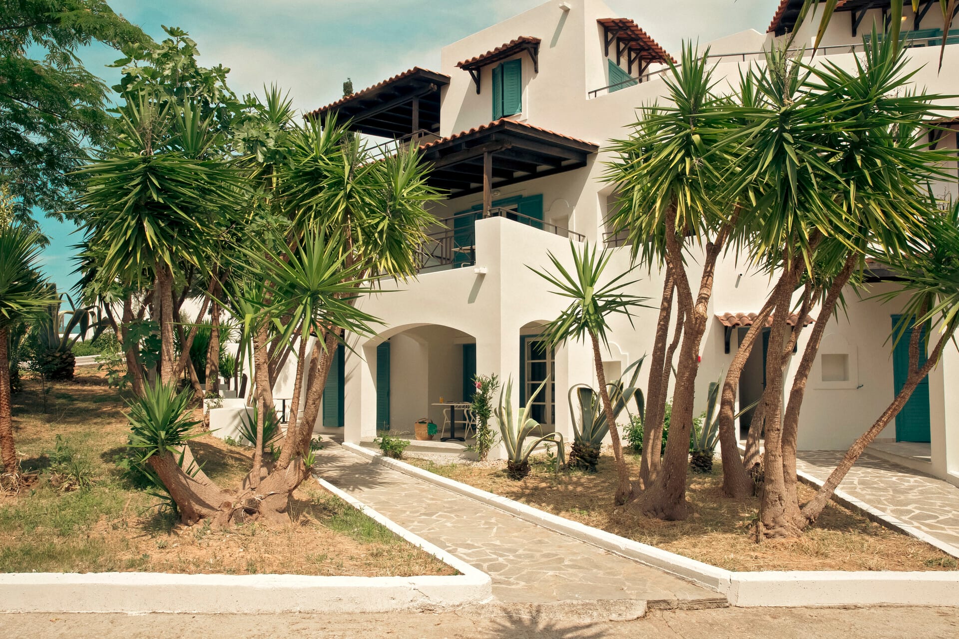 eretria_family-bungalow-suite-garden-view-4