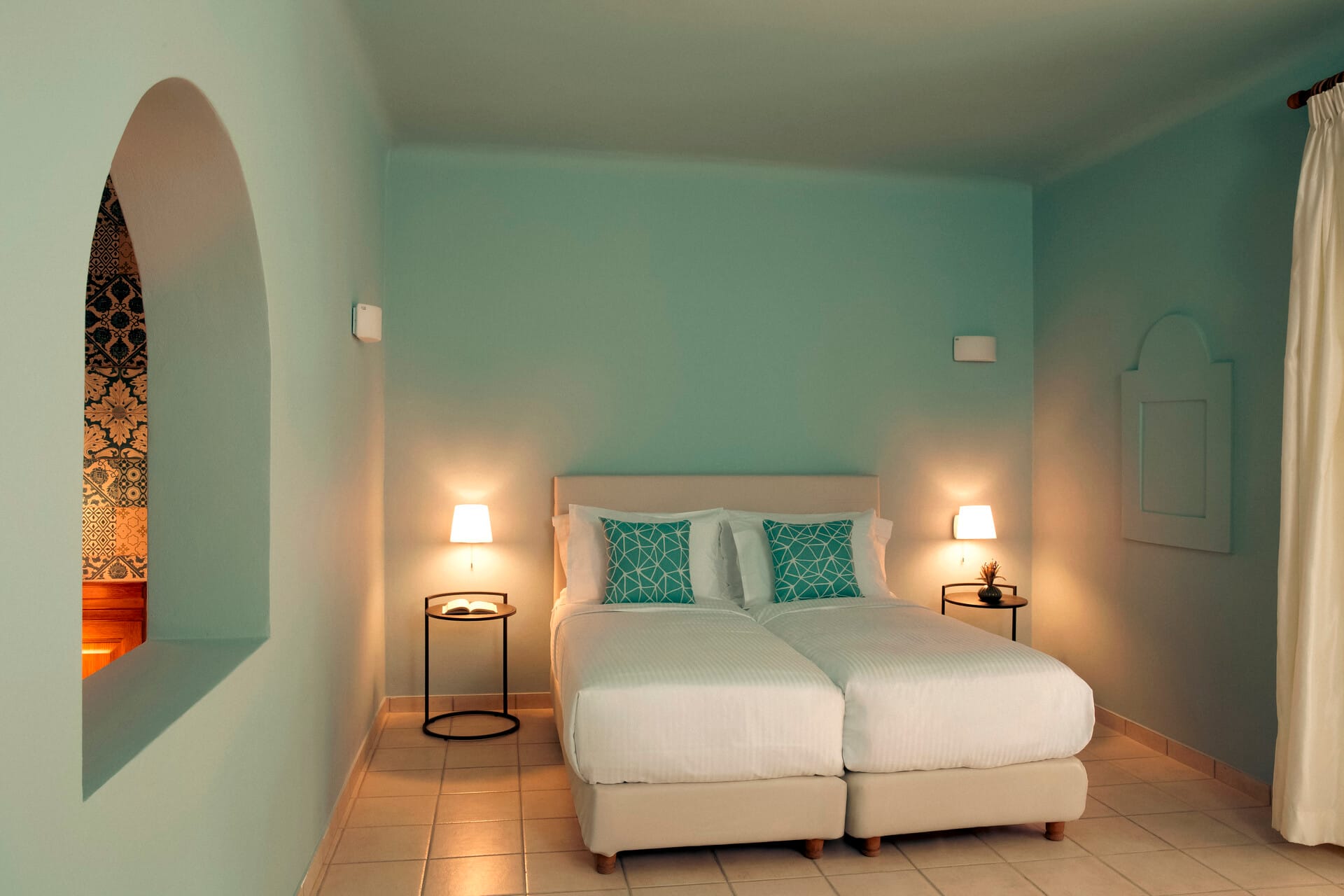 eretria_deluxe-family-room-garden-view-4