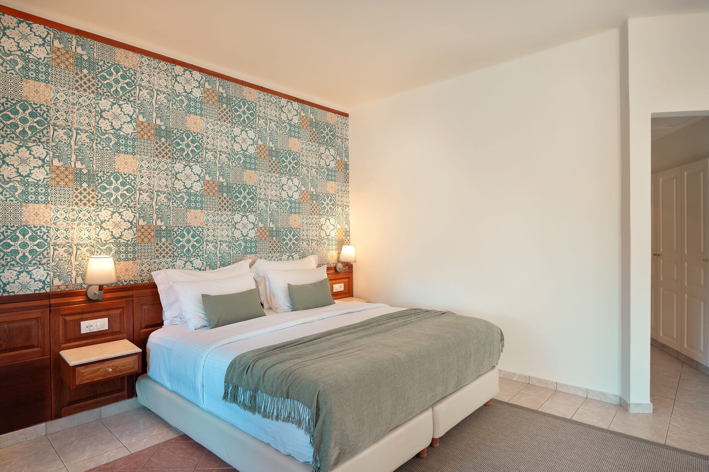 a bed with a blue and white comforter