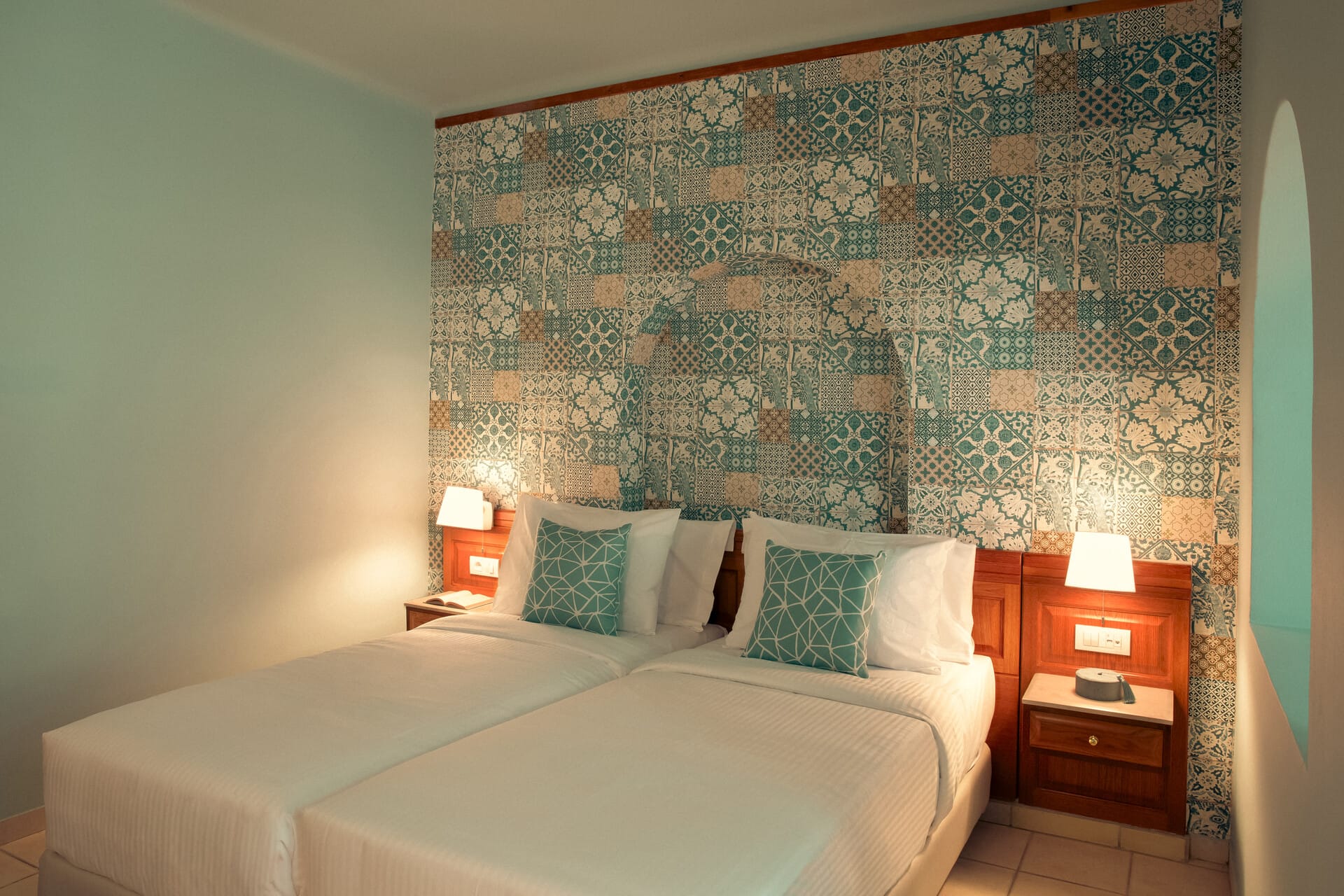 eretria_deluxe-family-room-garden-view-2