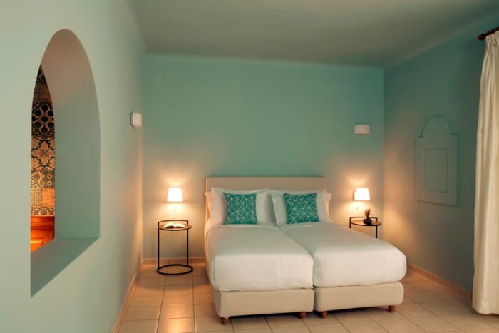 eretria_deluxe-family-room-garden-view-4