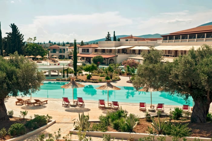 eretria_harmony-bungalow-pool-view-9
