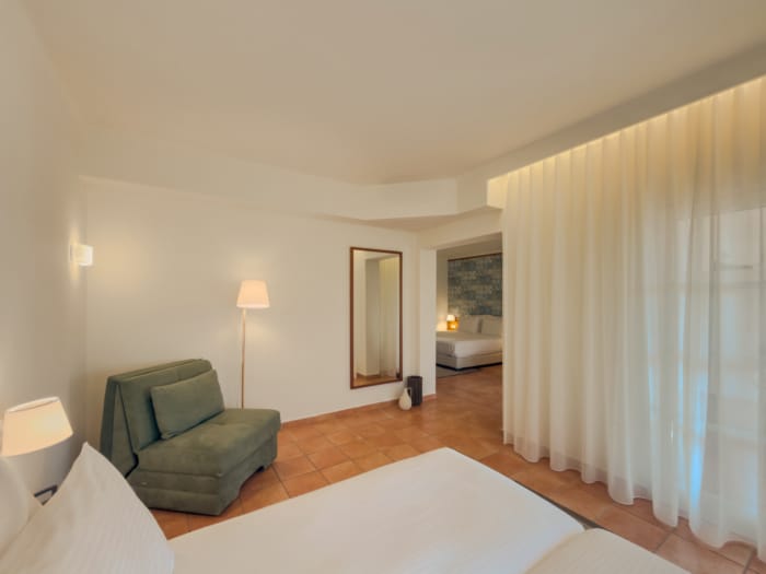 family-suite-garden-view-10