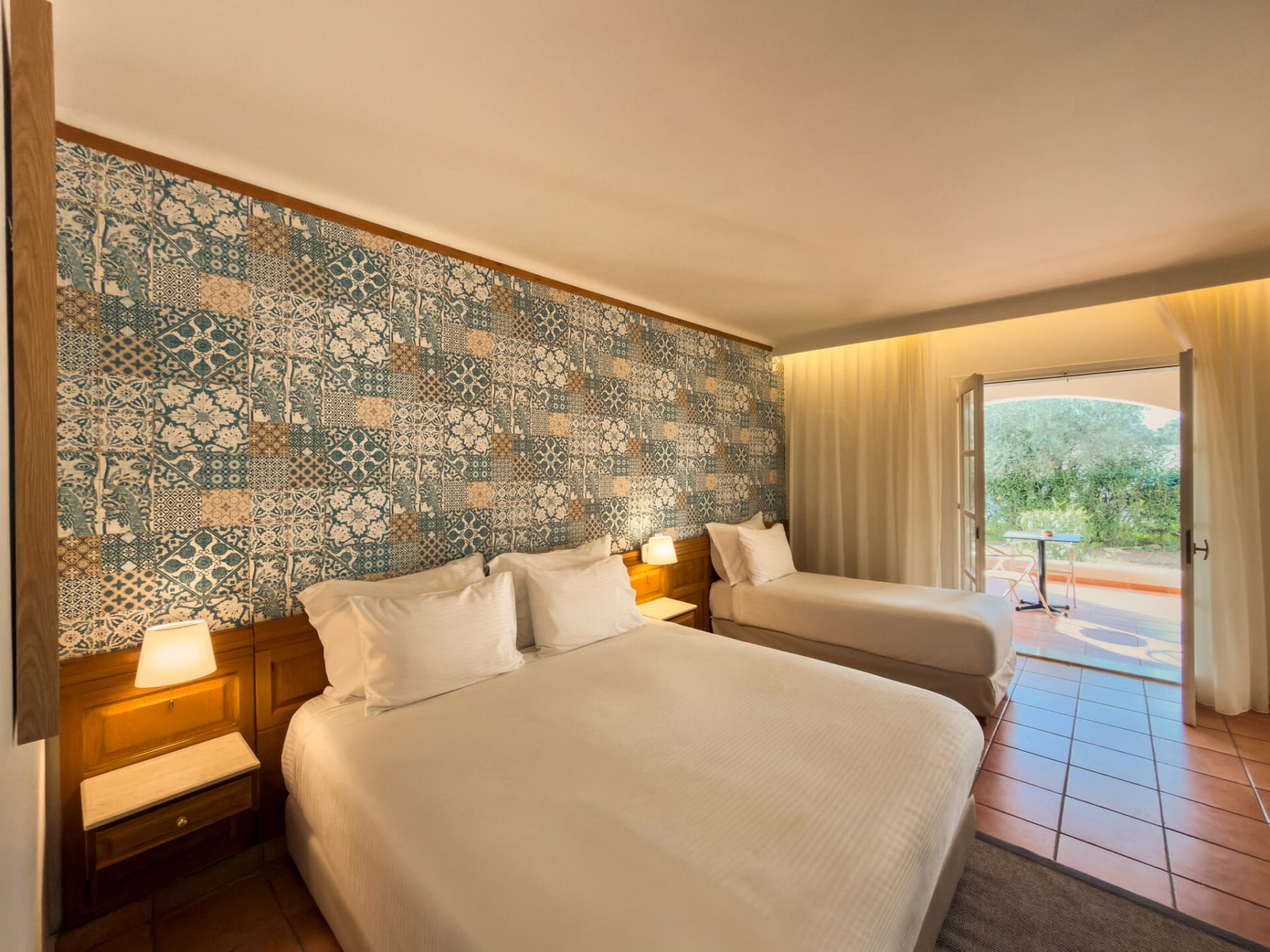 family-suite-garden-view-28