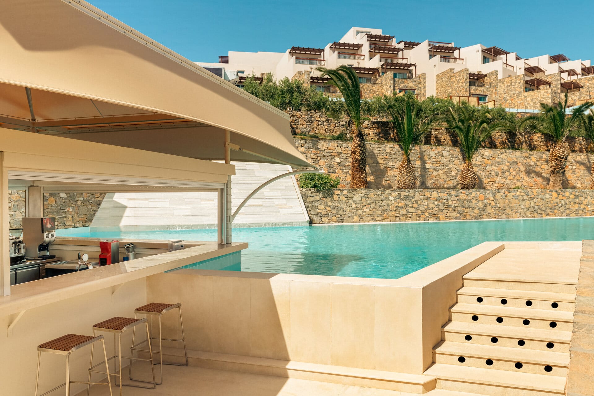 eleva_mirabello_lagouna-sip-n-dip-pool-bar-20