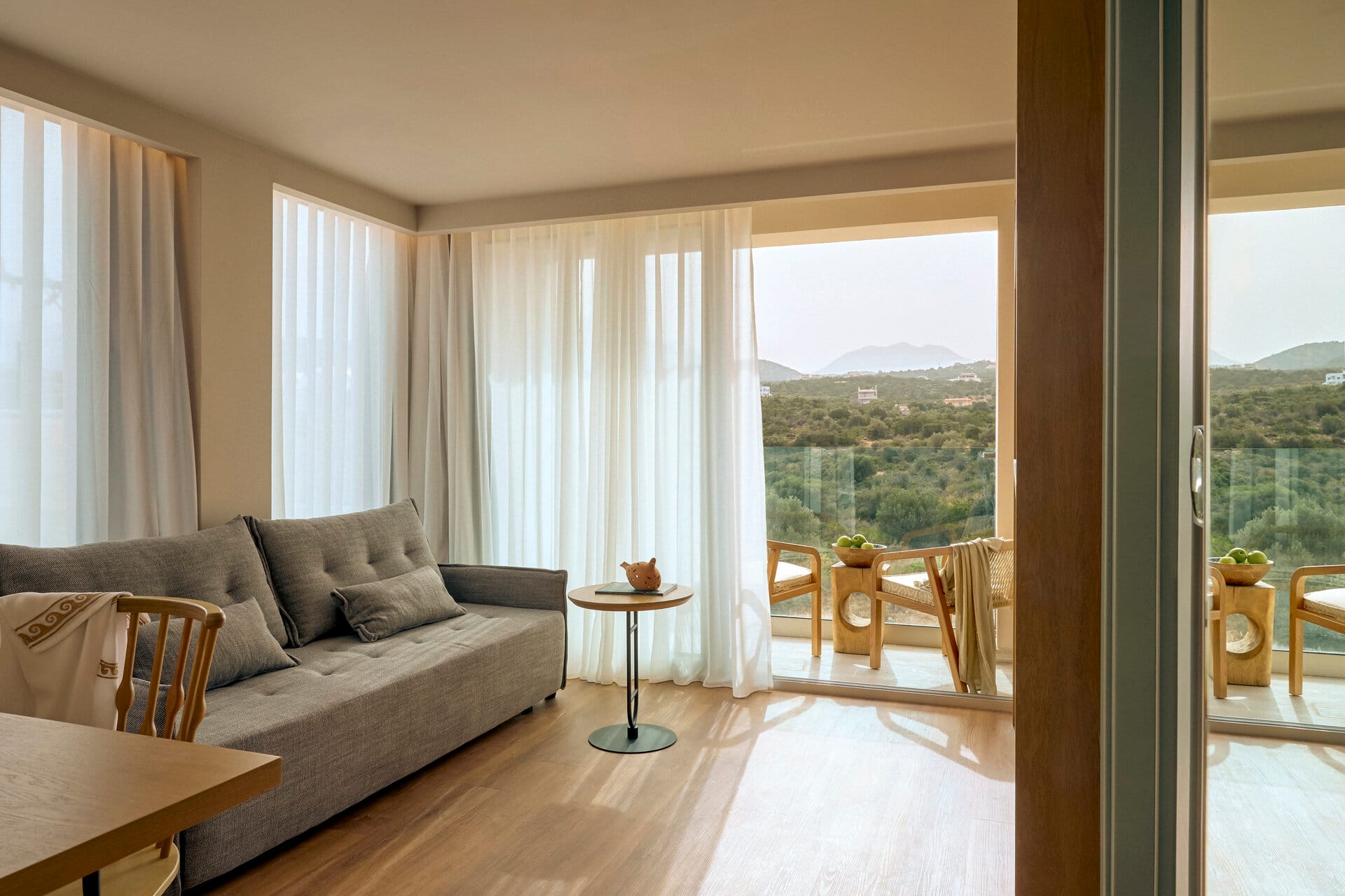 eleva_mirabello_family-1-bedroom-junior-suite-1