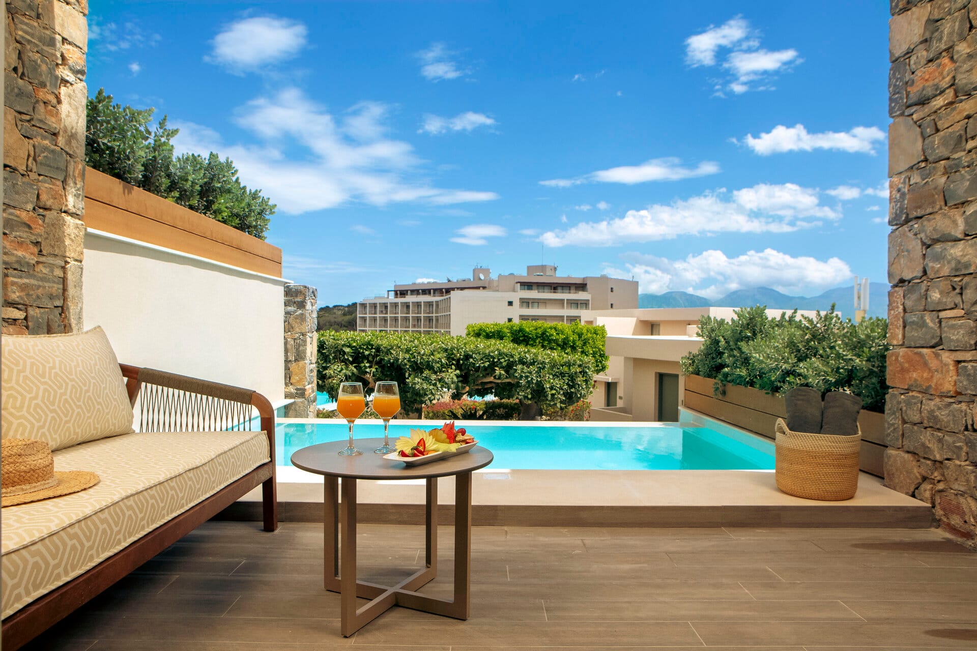 eleva_mirabello_bungalow-junior-suite-private-pool-4