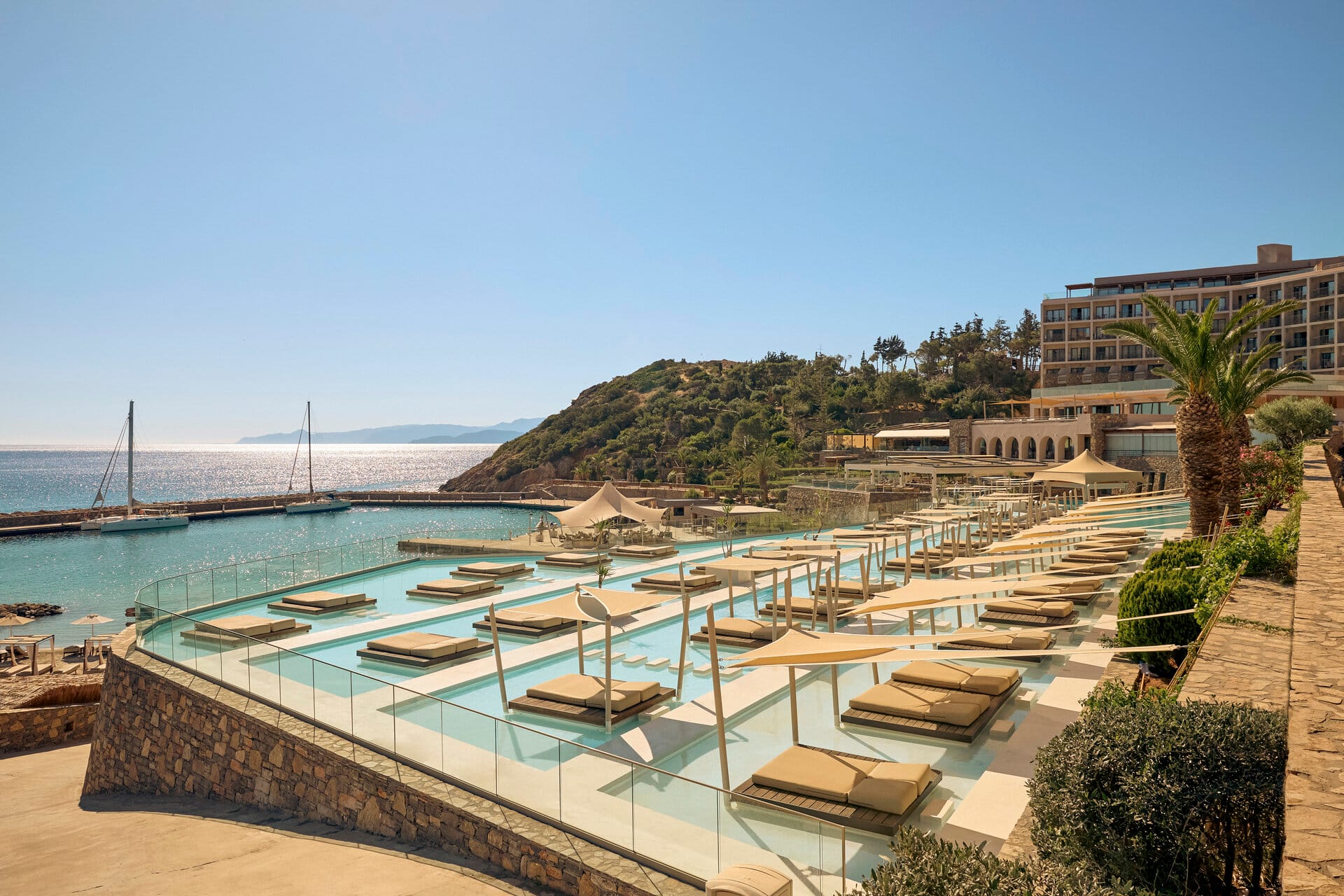 eleva_mirabello_lagouna-sip-n-dip-pool-bar-10