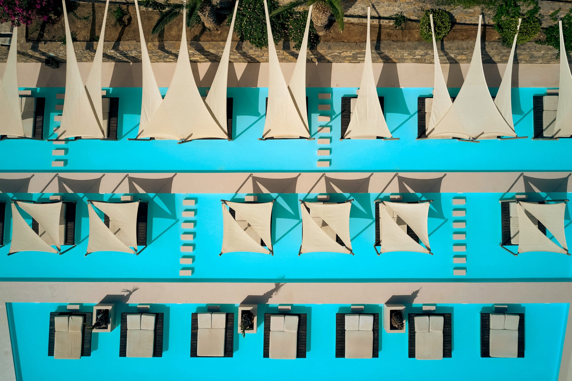 eleva_mirabello_lagouna-sip-n-dip-pool-bar-5