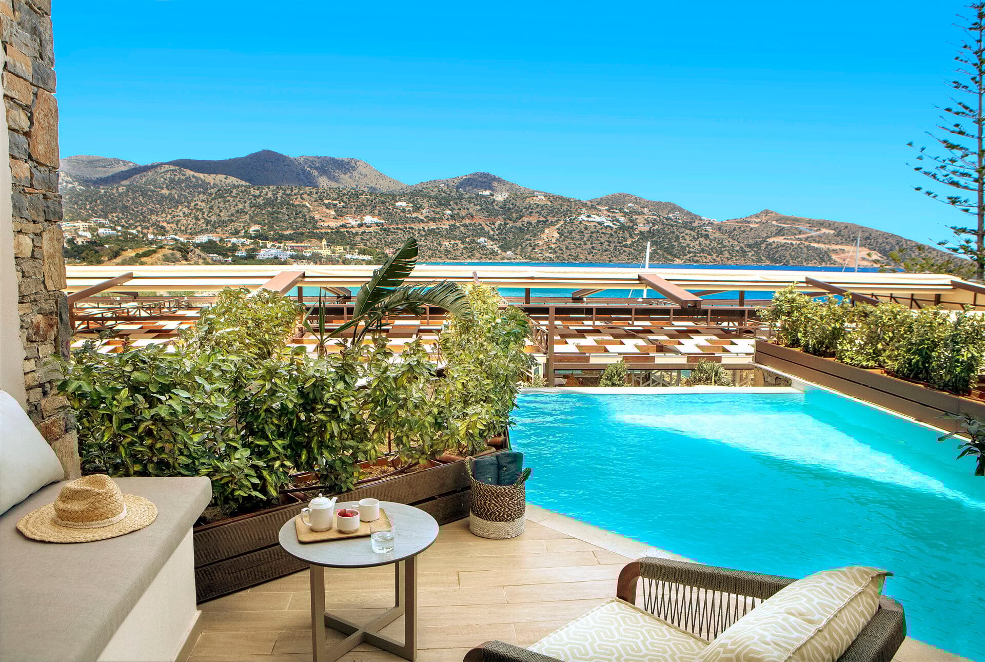 eleva_mirabello_deluxe-room-sea-view-private-pool-3