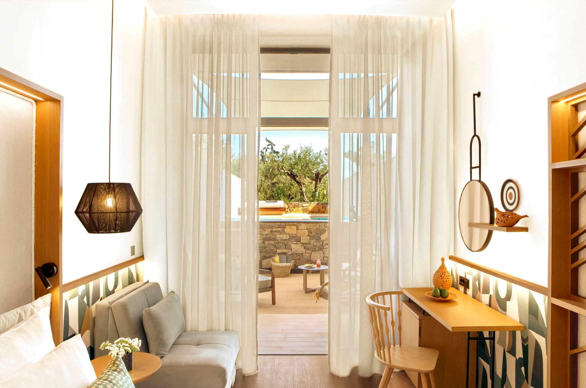 eleva_mirabello_deluxe-room-private-pool-7