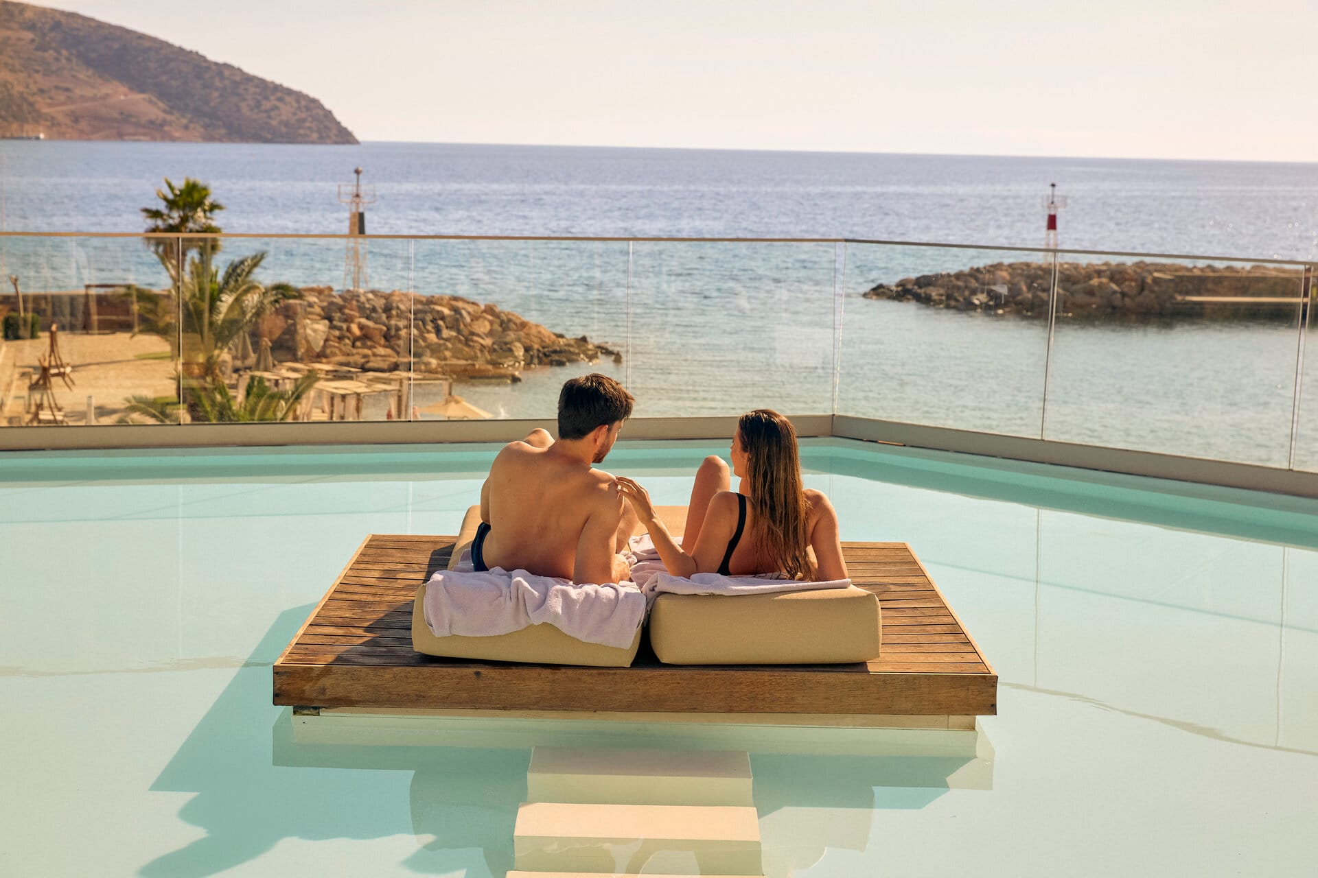 eleva_mirabello_lagouna-sip-n-dip-pool-bar-14