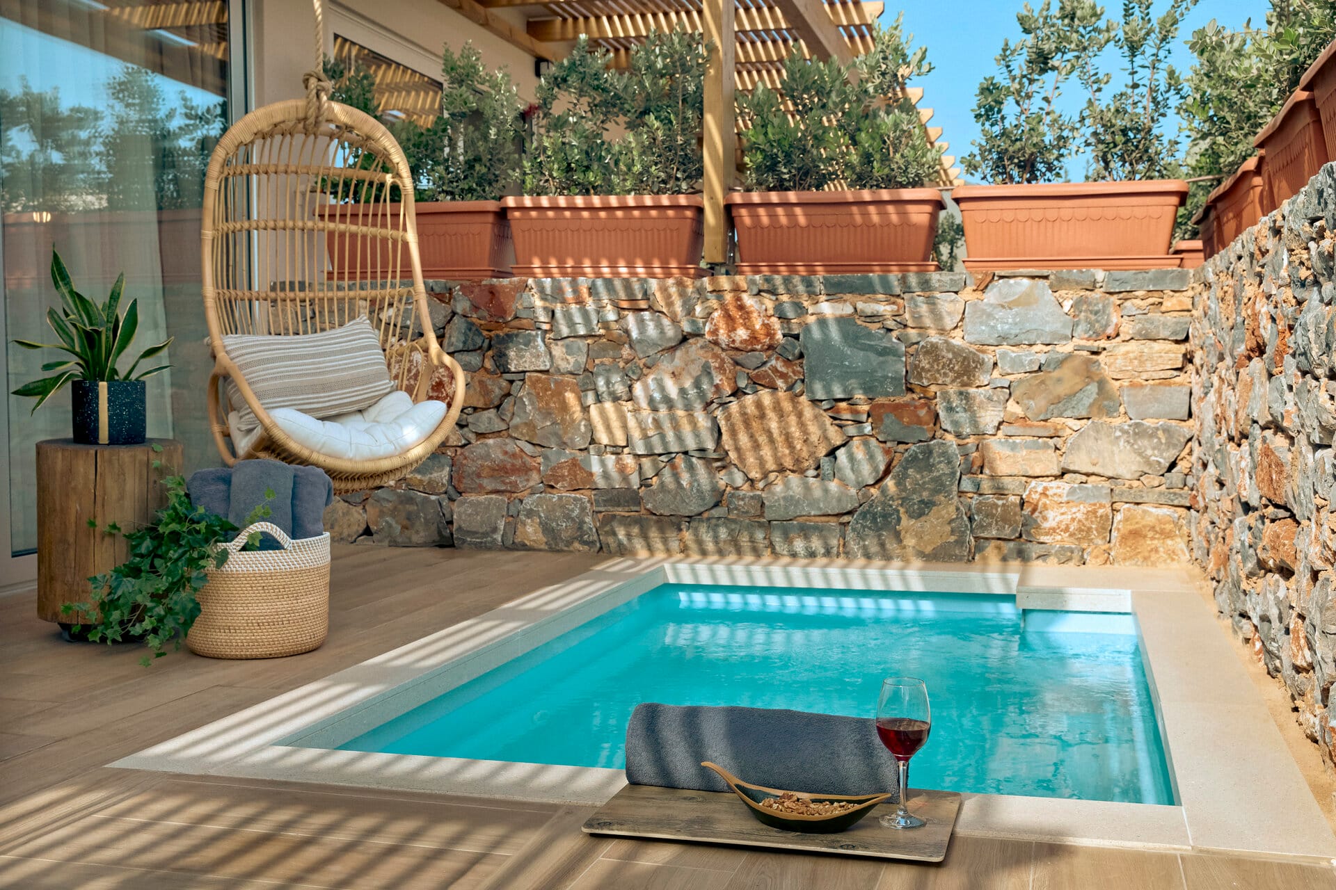 eleva_mirabello_family-1-bedroom-junior-suite-plunge-pool-2