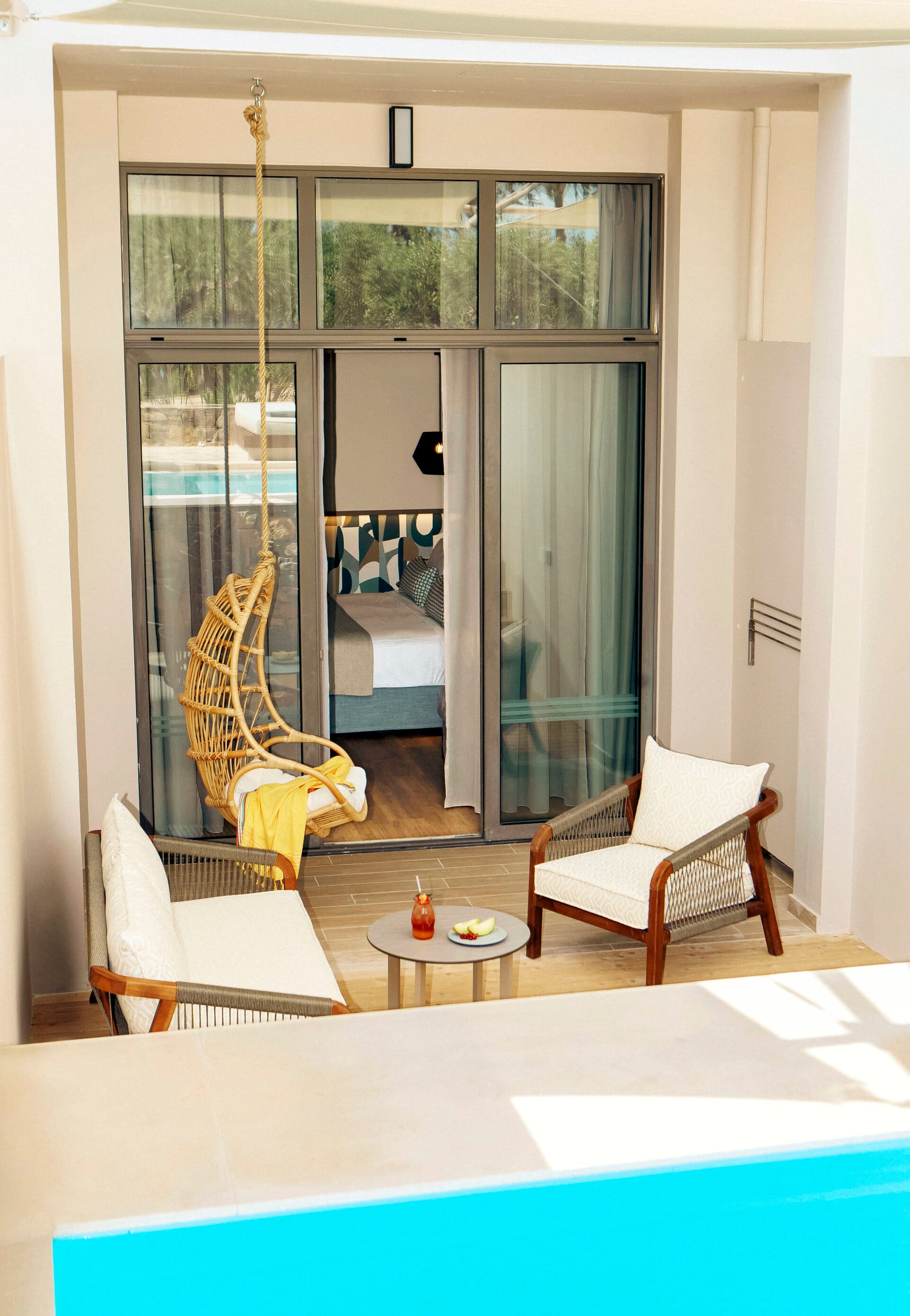 eleva_mirabello_deluxe-room-private-pool-5