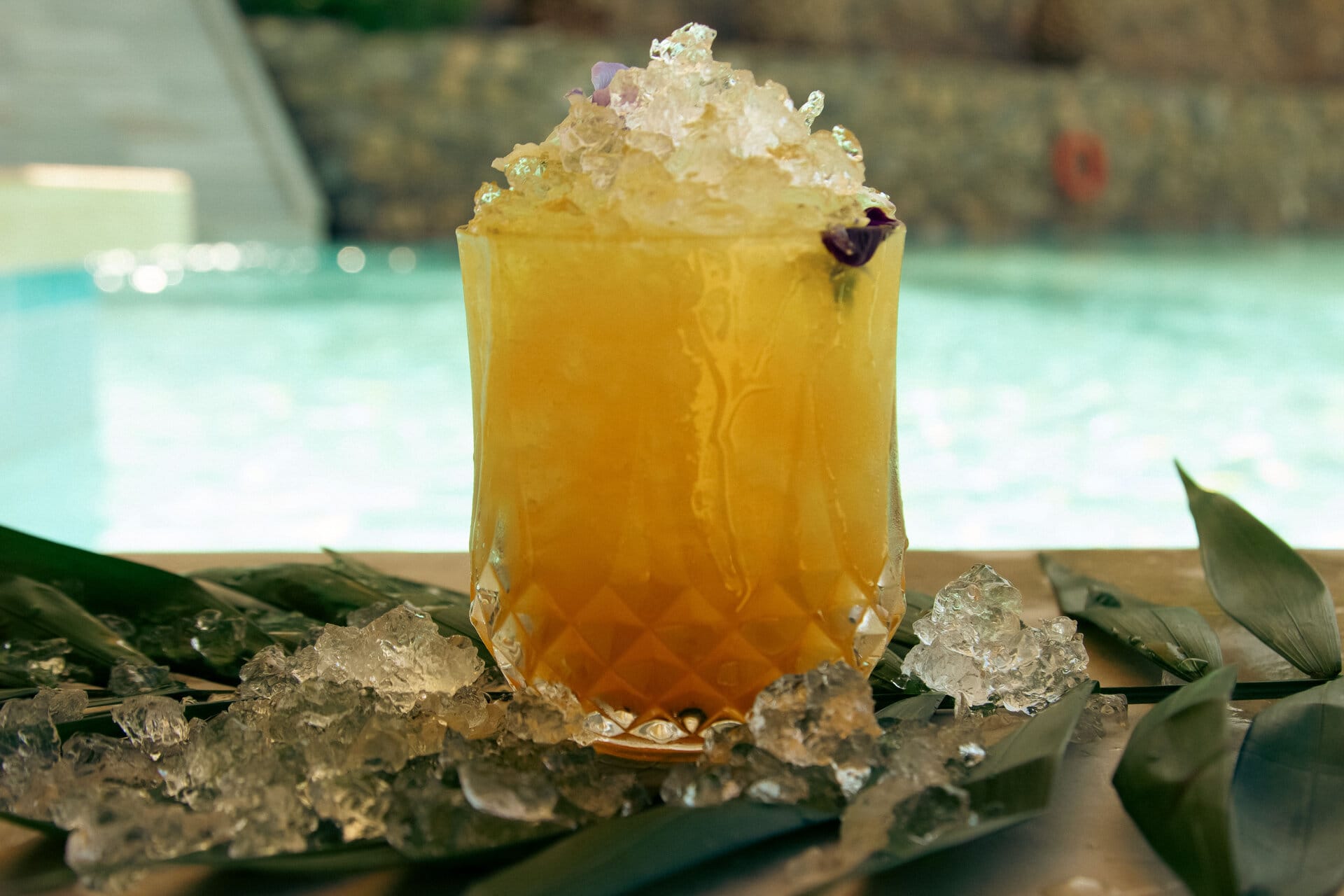 eleva_mirabello_lagouna-sip-n-dip-pool-bar-21