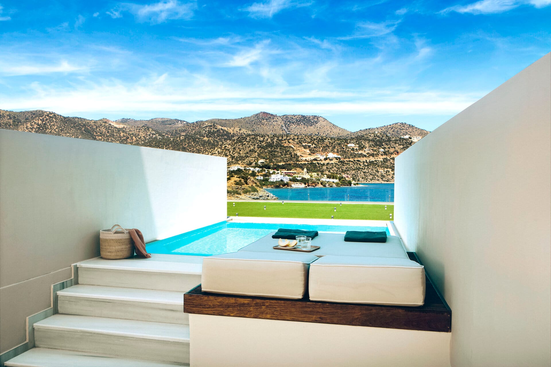 eleva_mirabello_deluxe-room-sea-view-private-pool-1