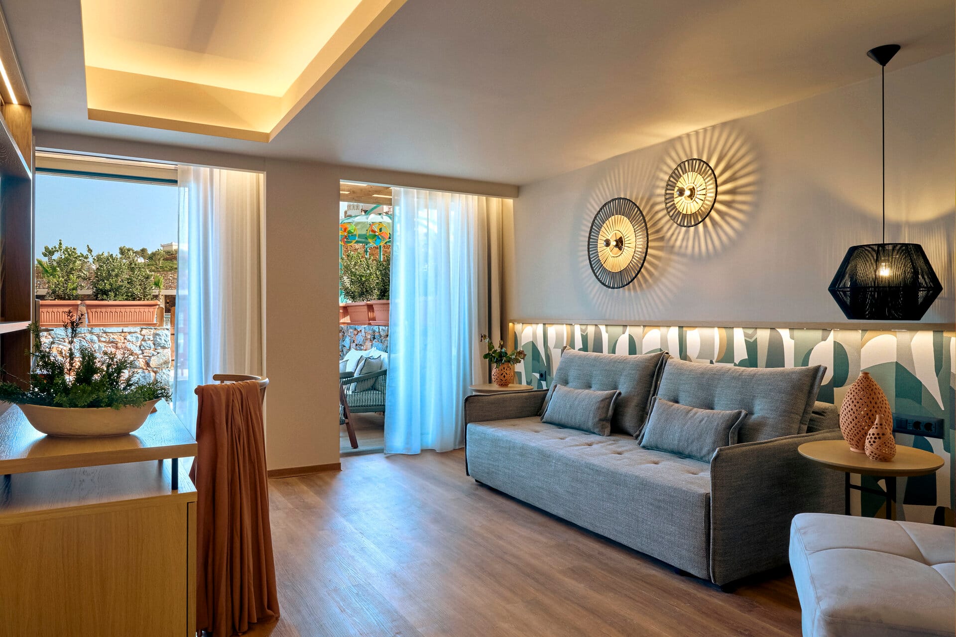 eleva_mirabello_main_family-1-bedroom-junior-suite-plunge-pool-1