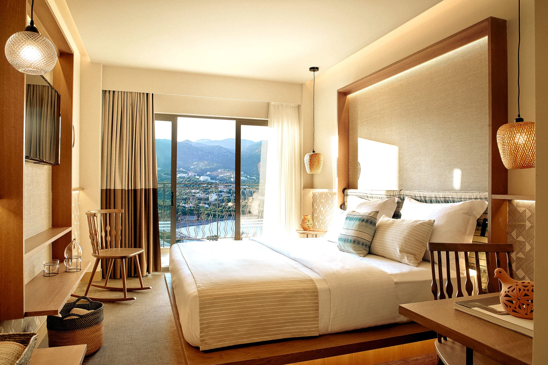 eleva_mirabello_main_deluxe-room-sea-view-5