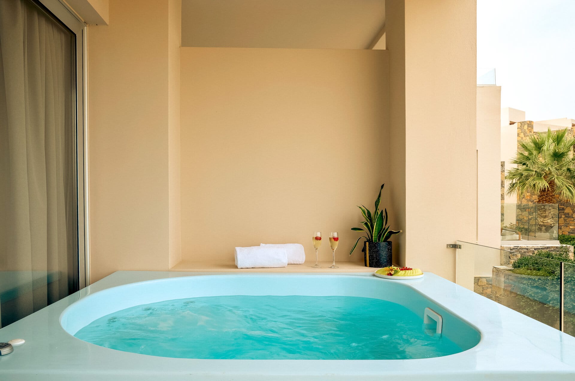 eleva_mirabello_family-1-bedroom-junior-suite-plunge-pool-10