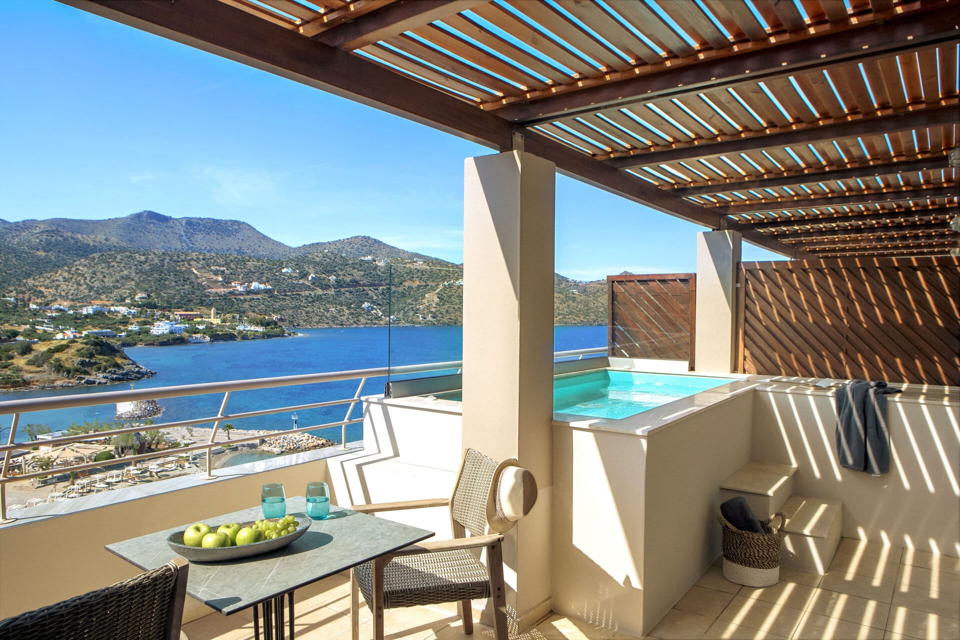eleva_mirabello-deluxe-suite-sea-view-plunge-pool-2