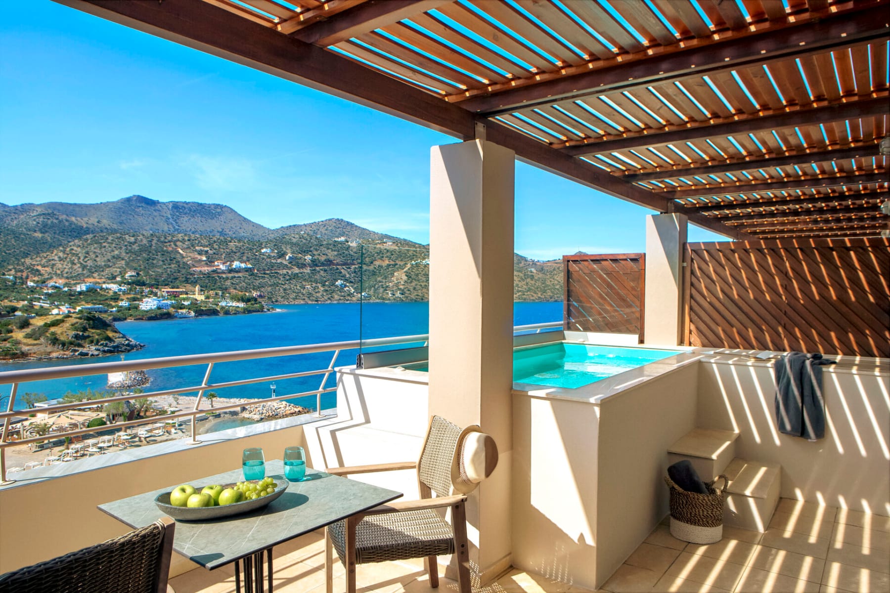 eleva_mirabello-deluxe-suite-sea-view-plunge-pool-2