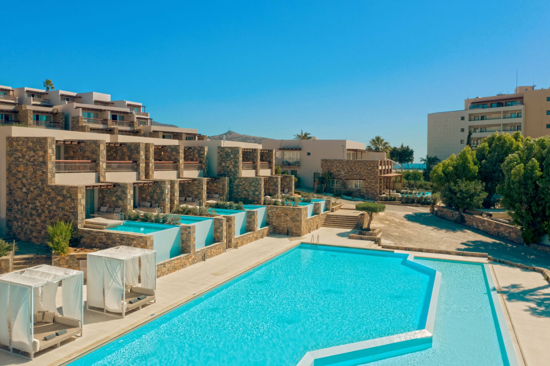 eleva_mirabello_bliss-pool-bar-6